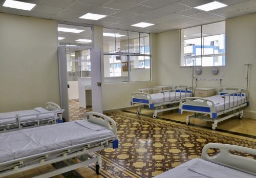 Las salas de hospitalización de la Unidad de Hospitalización de Salud Mental y Adicciones (UHSMA) están diseñadas para brindar comodidad y seguridad, diferenciadas por género y grupo etario. ANDINA/ Hospital Carrión.