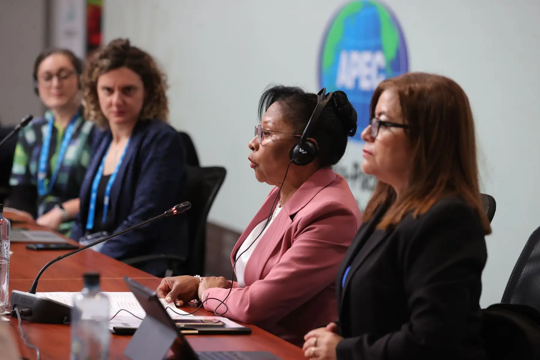 En el marco de la Segunda Reunión del Partenariado de Políticas de Mujer y la Economía del Foro de Cooperación Económica de Asia Pacífico (APEC), la ministra de la Mujer y Poblaciones Vulnerables, Teresa Hernández, participa del diálogo sobre los desafíos que enfrentan las economías para avanzar en el objetivo de lograr el empoderamiento económico de mujeres y niñas. Foto: ANDINA/Melina Mejía