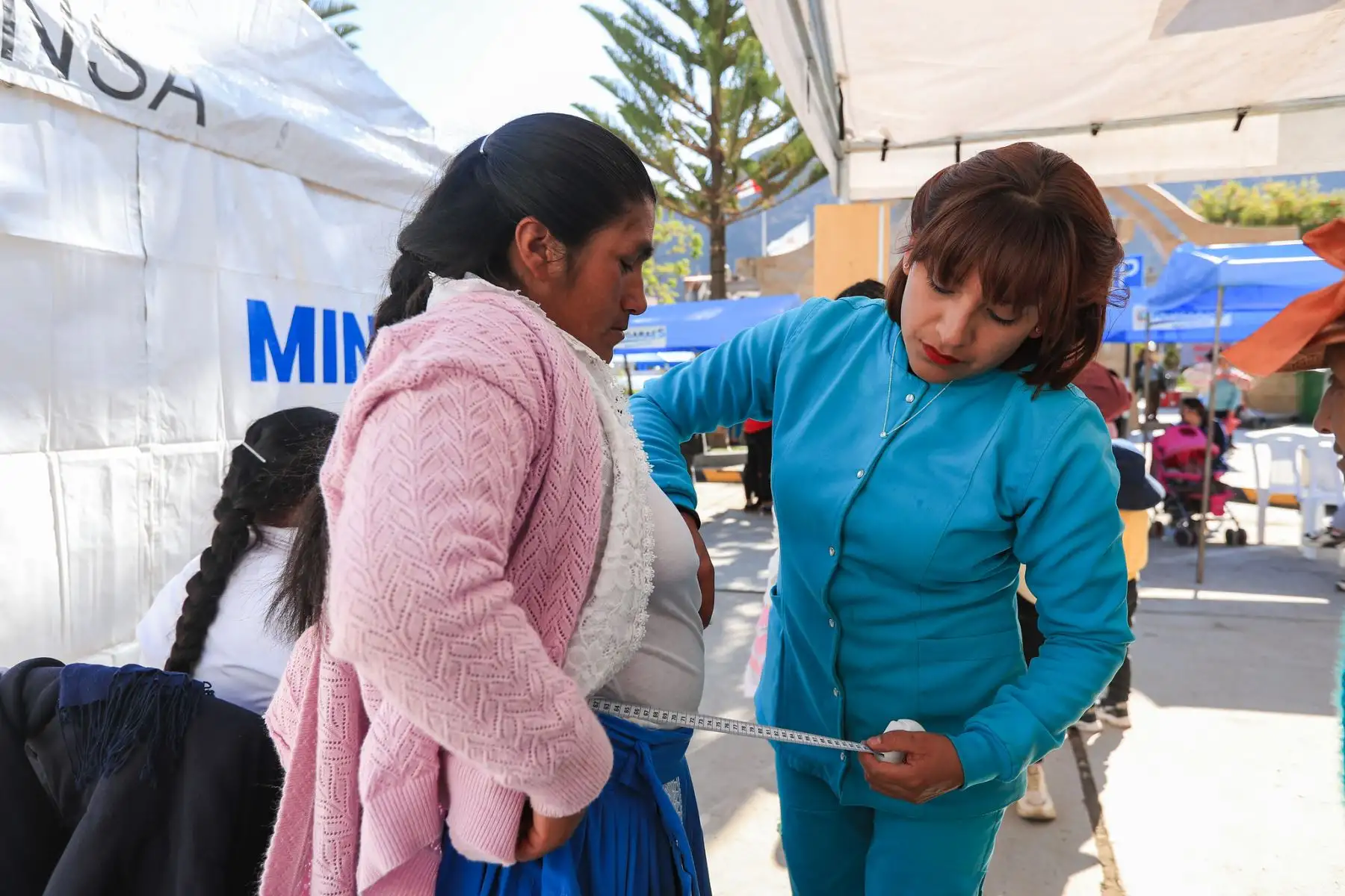 Cumpliendo con el compromiso del Gobierno de acercar los servicios del Estado a la población más vulnerable del país, se desarrolló una Campaña Cívica Multisectorial, por encargo de la Presidencia de la República, en la Plaza de Armas del distrito de Lircay, en la provincia de Angaraes, región Huancavelica.
Foto: ANDINA/Prensa Presidencia