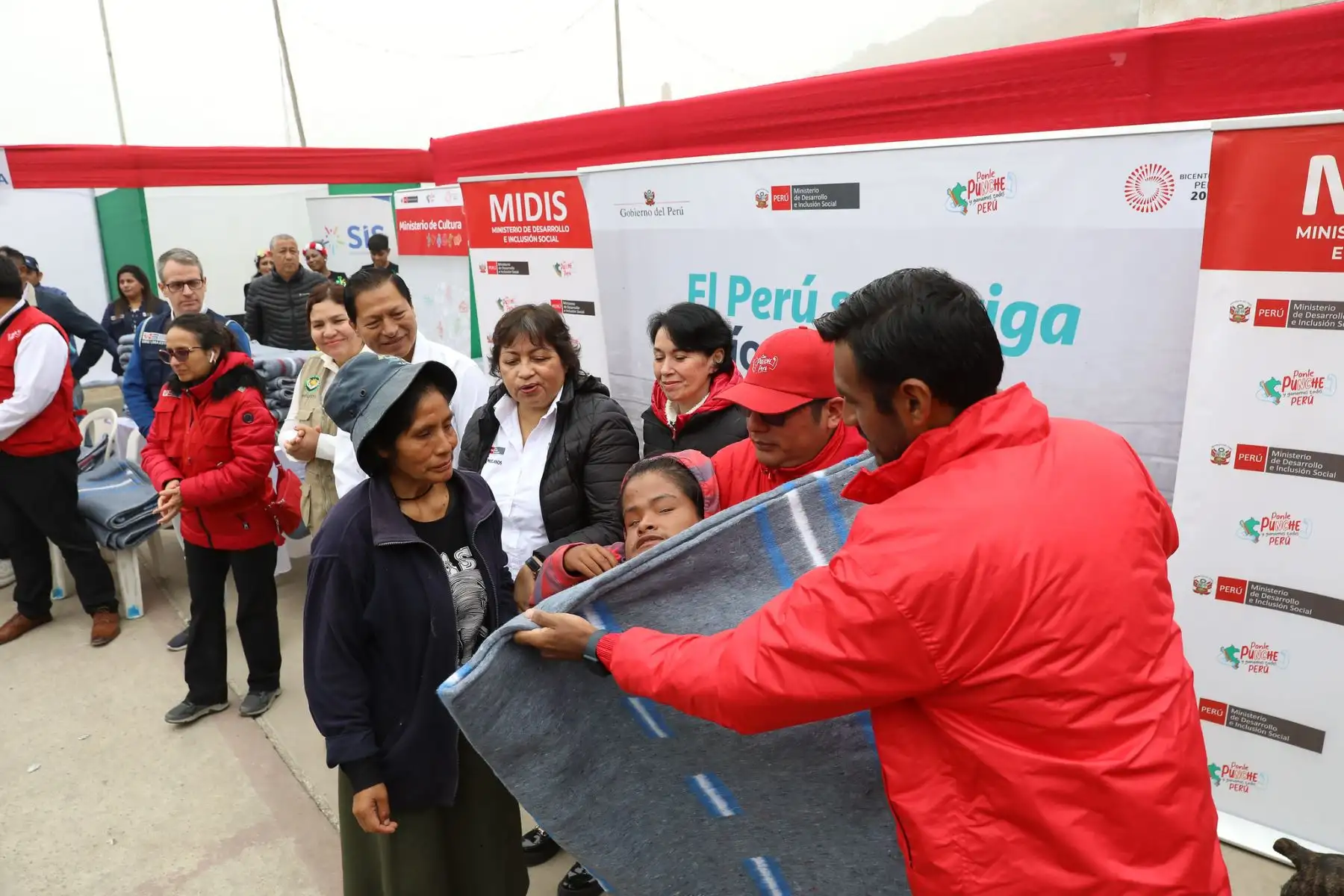 Ministerio de Desarrollo e Inclusión Social promueve la intervención multisectorial  " Frio cero " en el A.H Violeta Correa de Belaunde de Lurigancho - Chosica.
Foto: MIDIS