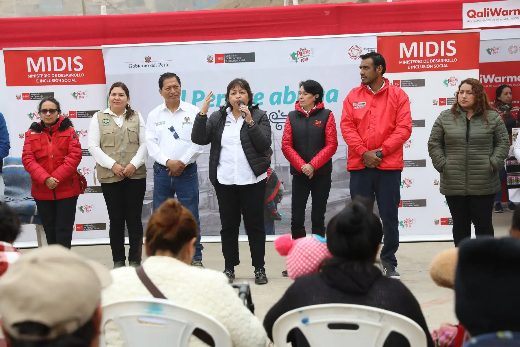 Ministerio de Desarrollo e Inclusión Social promueve la intervención multisectorial  " Frio cero " en el A.H Violeta Correa de Belaunde de Lurigancho - Chosica.
Foto: MIDIS