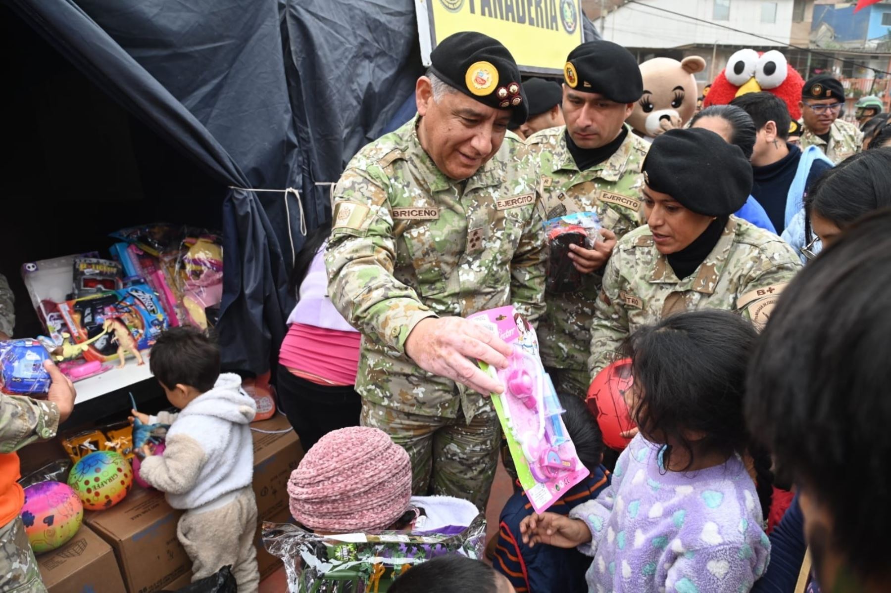 Ejército lleva atención médica y donaciones a familias vulnerables en Villa María