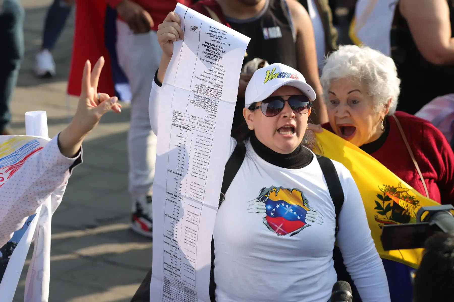 Ciudadanos venezolanos se reúnen en La Gran Protesta Mundial "Por La Verdad" en la Plaza Manco Cápac.
Foto: ANDINA / Lino Chipana.