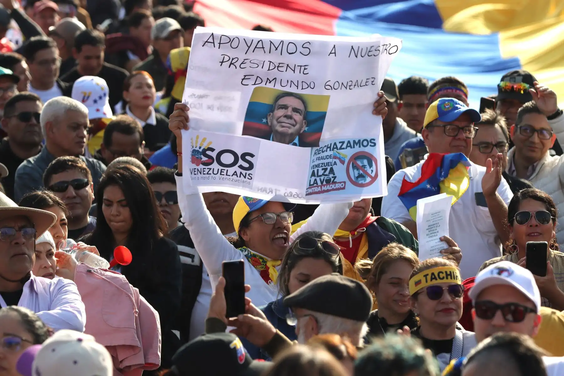 Ciudadanos venezolanos se reúnen en La Gran Protesta Mundial "Por La Verdad" en la Plaza Manco Cápac.
Foto: ANDINA / Lino Chipana.
