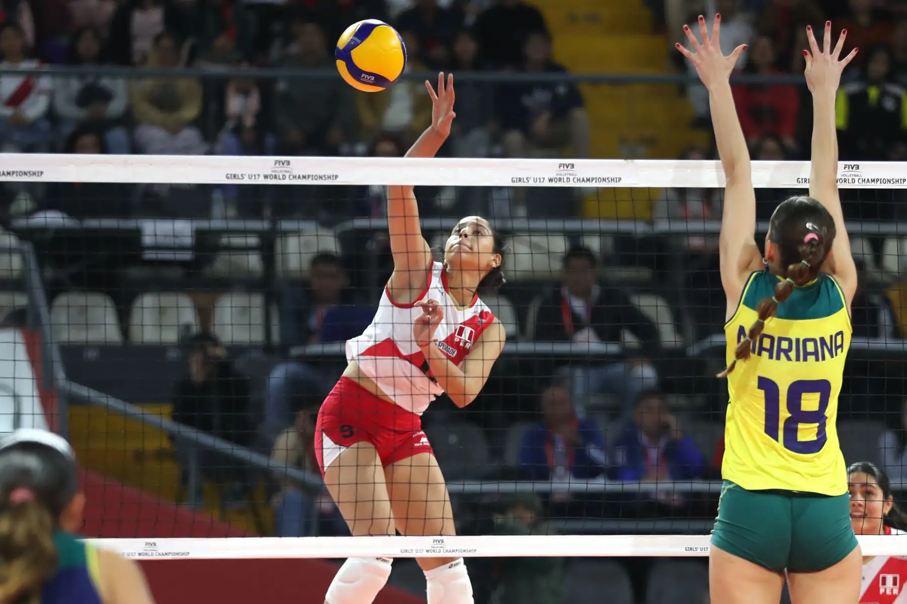 La selección peruana de voleibol realiza su debut en el Mundial U17 del 2024. Este esperado encuentro se disputa en el Coliseo Eduardo Dibós, donde el equipo nacional se mide ante Brasil, subcampeón del Sudamericano de la categoría.
Foto: ANDINA/ Lino Chipana