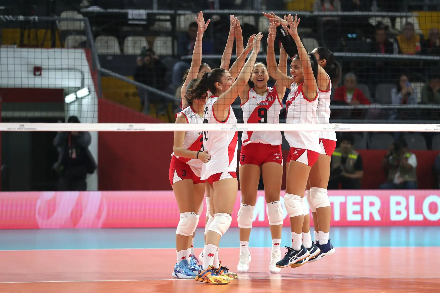 La selección peruana de voleibol realiza su debut en el Mundial U17 del 2024. Este esperado encuentro se disputa en el Coliseo Eduardo Dibós, donde el equipo nacional se mide ante Brasil, subcampeón del Sudamericano de la categoría.
Foto: ANDINA/ Lino Chipana