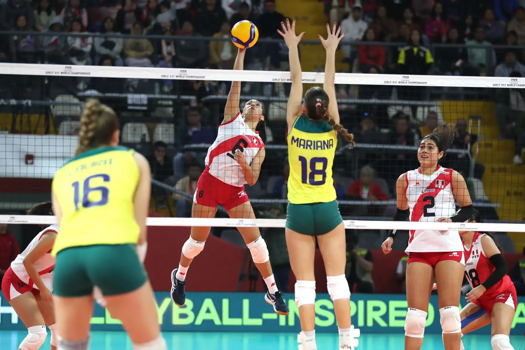 La selección peruana de voleibol realiza su debut en el Mundial U17 del 2024. Este esperado encuentro se disputa en el Coliseo Eduardo Dibós, donde el equipo nacional se mide ante Brasil, subcampeón del Sudamericano de la categoría.
Foto: ANDINA/ Lino Chipana