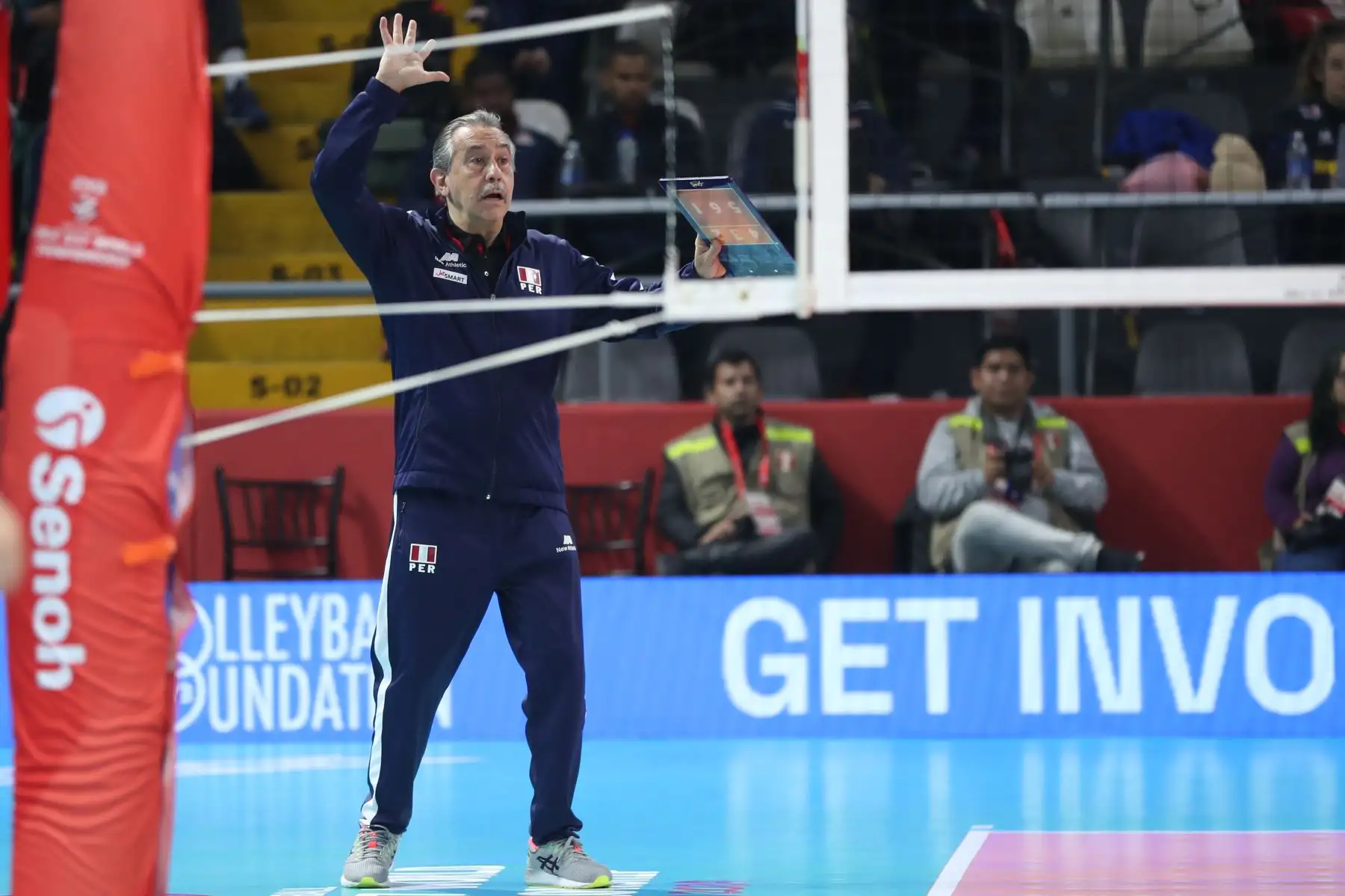 La selección peruana de voleibol realiza su debut en el Mundial U17 del 2024. Este esperado encuentro se disputa en el Coliseo Eduardo Dibós, donde el equipo nacional se mide ante Brasil, subcampeón del Sudamericano de la categoría. En la imagen, el entrenador de la selección peruana, Antonio Rizola.
Foto: ANDINA/ Lino Chipana