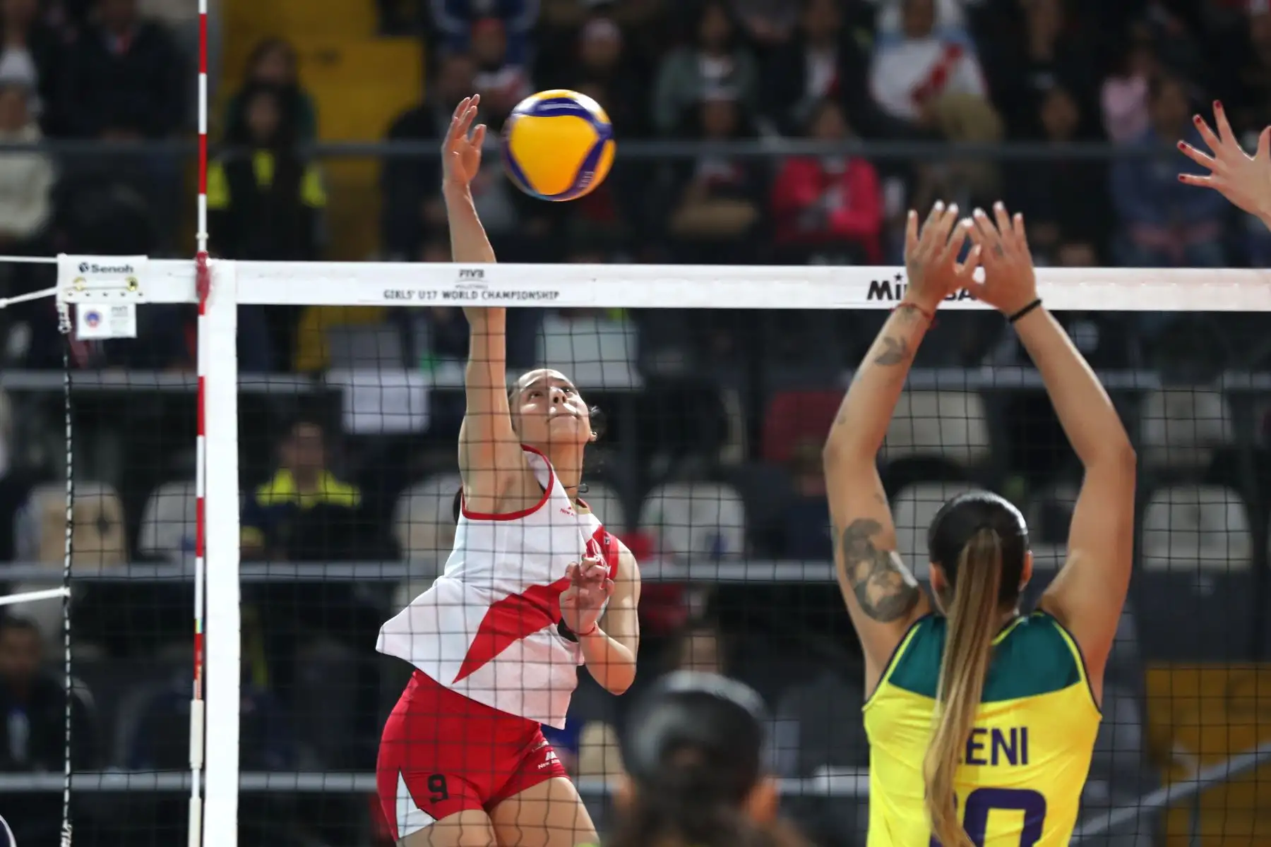 La selección peruana de voleibol realiza su debut en el Mundial U17 del 2024. Este esperado encuentro se disputa en el Coliseo Eduardo Dibós, donde el equipo nacional se mide ante Brasil, subcampeón del Sudamericano de la categoría.
Foto: ANDINA/ Lino Chipana