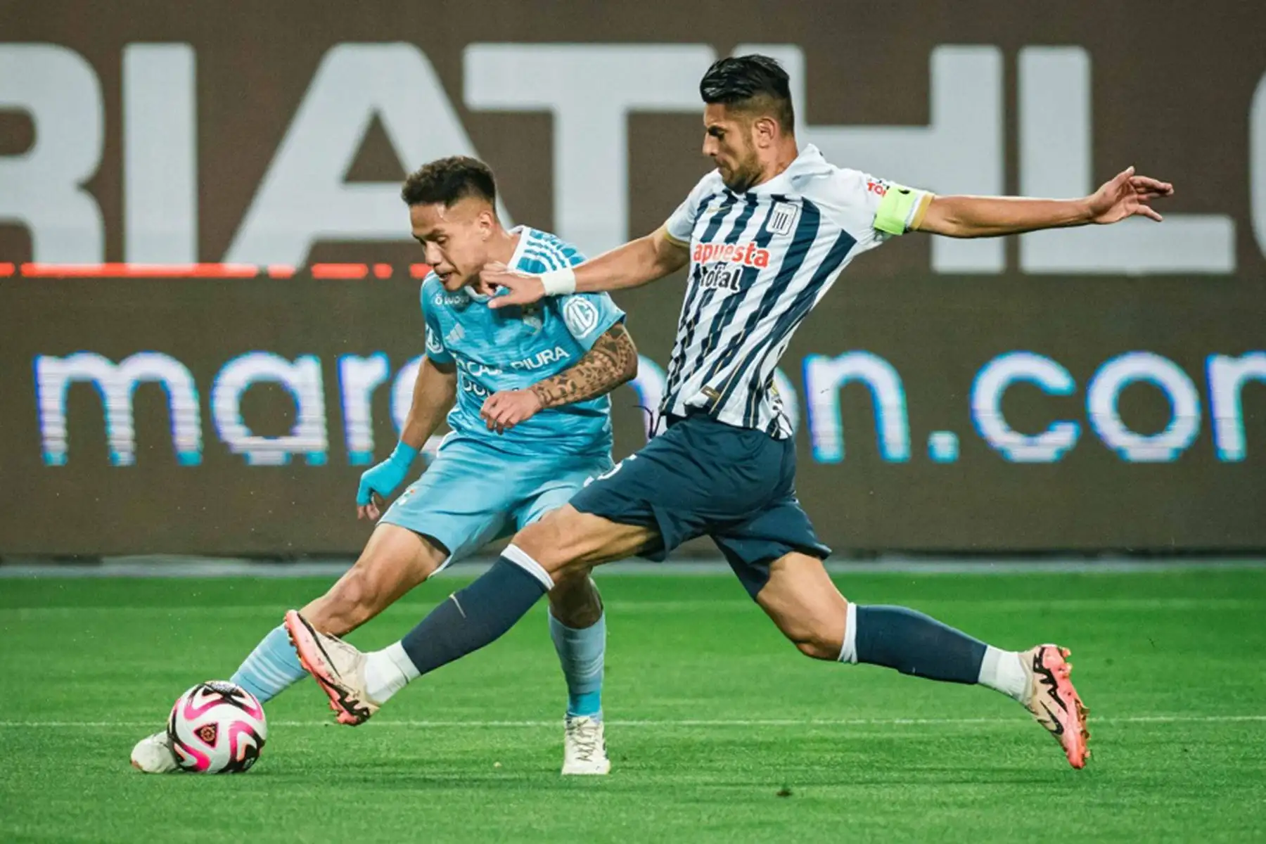 Sporting Cristal y Alianza Lima se enfrentan por la  séptima fecha del Torneo Clausura Liga 1 2024, en el l Estadio Nacional. En la imagen, el jugador de Alianza Lima, Carlos Zambrano.
Foto: @Sporting Cristal