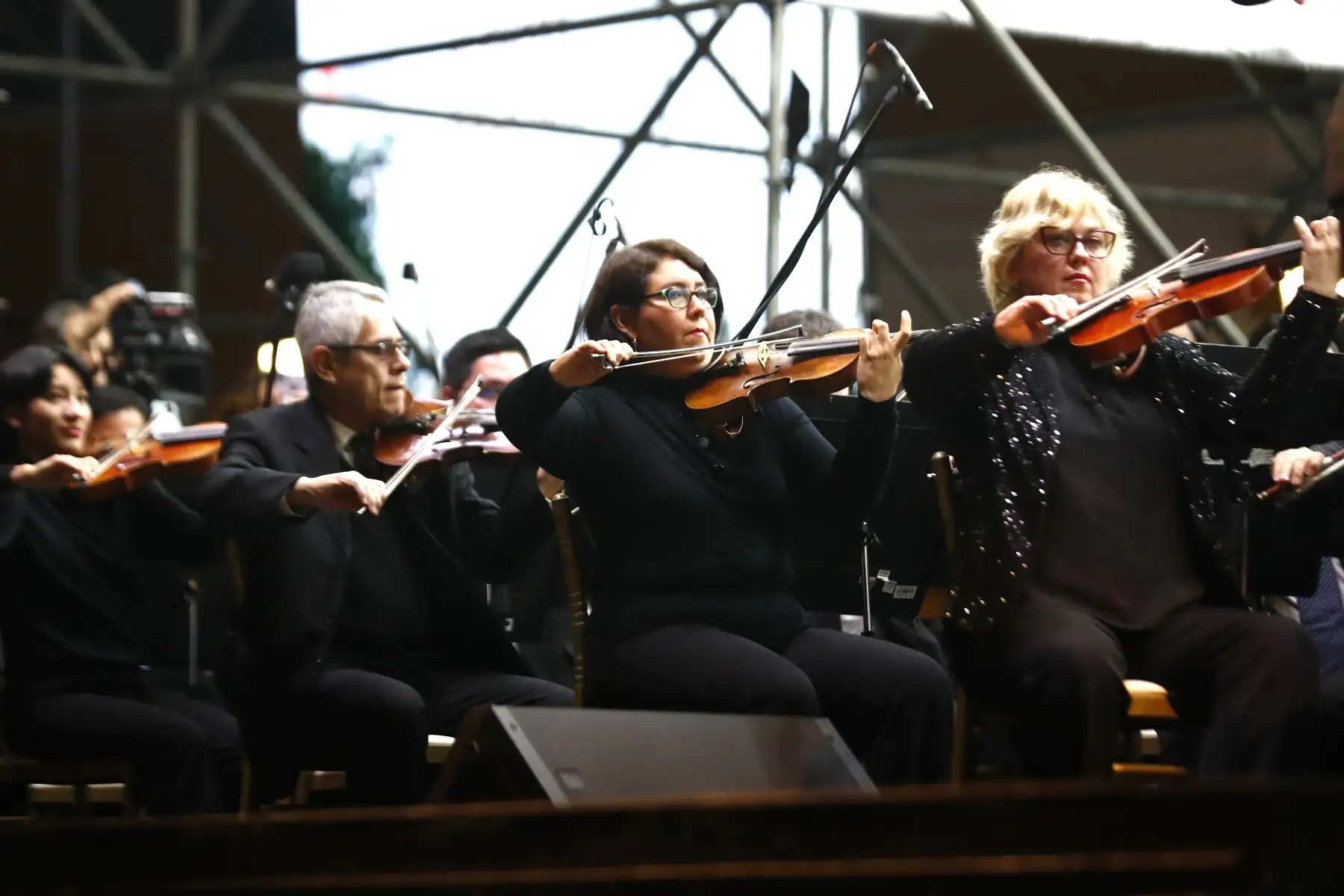 La Orquesta Sinfónica Nacional y la Orquesta Sinfónica de Trujillo ofrecieron un concierto gratuito en la Plaza de Armas de Trujillo, región La Libertad, en el marco de la realización del Foro de Cooperación Económica Asia-Pacífico APEC Perú 2024. 
Foto: ANDINA/Daniel Bracamonte