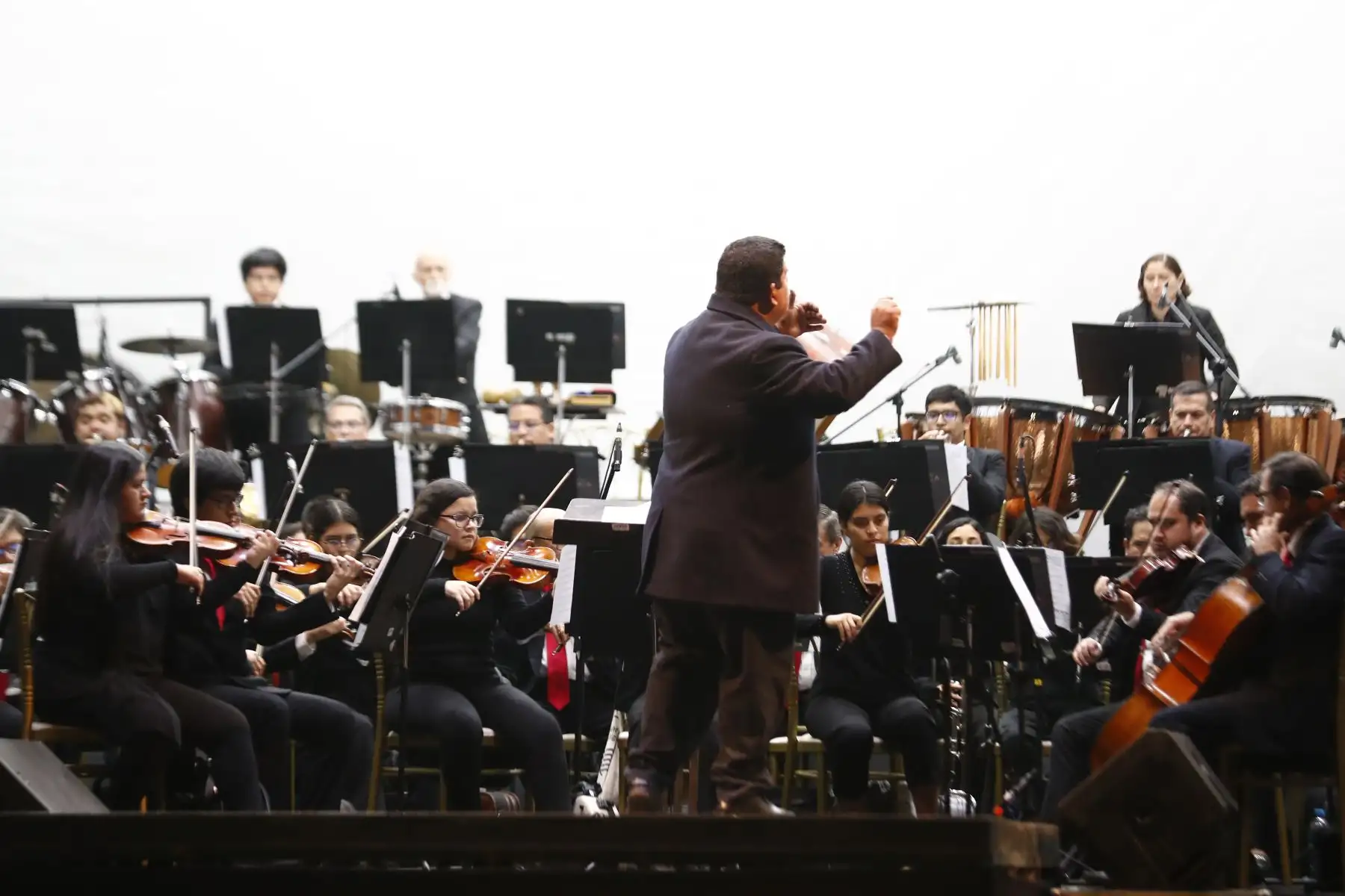 La Orquesta Sinfónica Nacional y la Orquesta Sinfónica de Trujillo ofrecieron un concierto gratuito en la Plaza de Armas de Trujillo, región La Libertad, en el marco de la realización del Foro de Cooperación Económica Asia-Pacífico APEC Perú 2024. 
Foto: ANDINA/Daniel Bracamonte