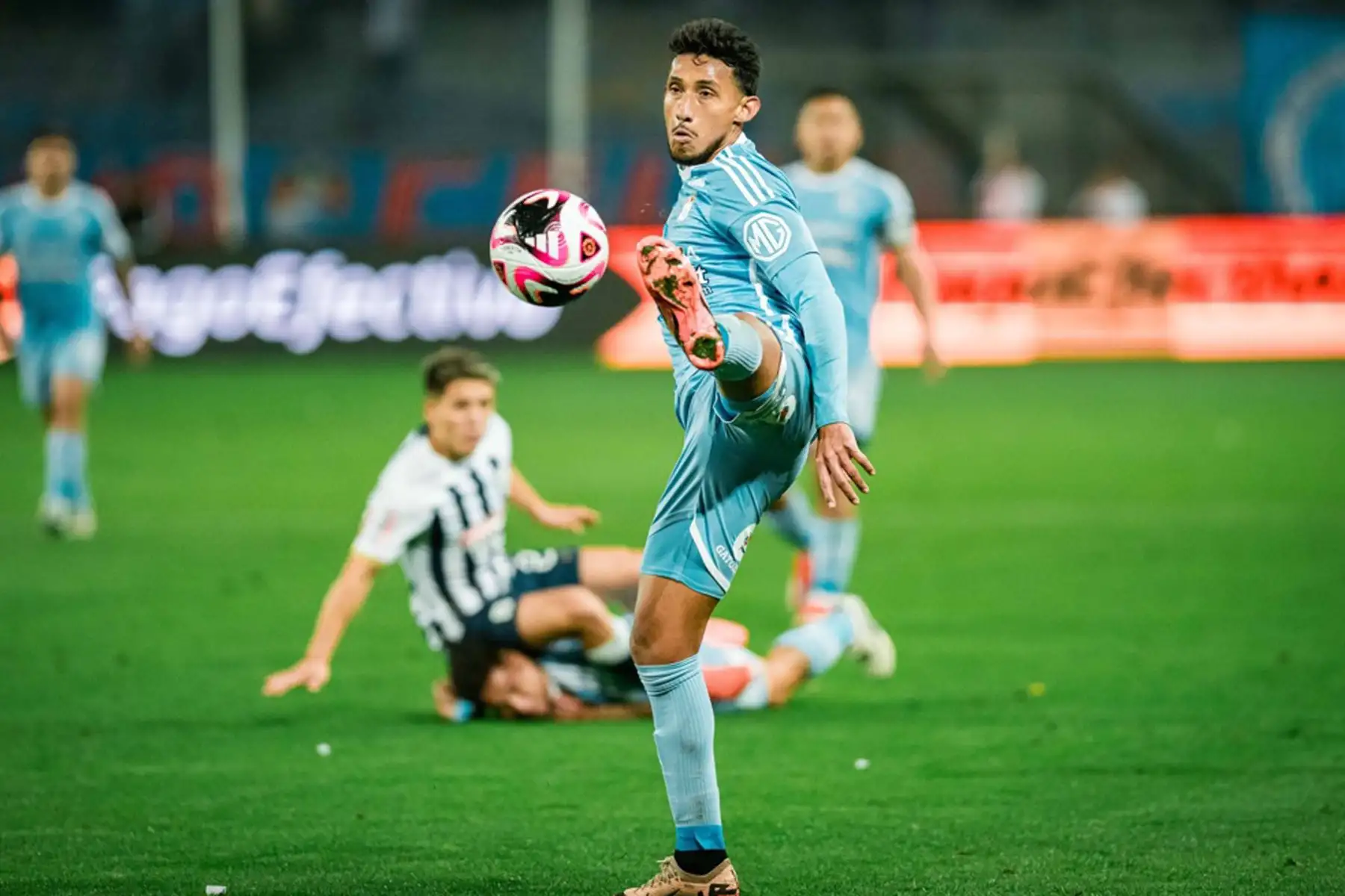 Sporting Cristal y Alianza Lima se enfrentan por la  séptima fecha del Torneo Clausura Liga 1 2024, en el l Estadio Nacional. En la imagen, el jugador de Sporting Cristal, Christofer Gonzáles.
Foto: @Sporting Cristal