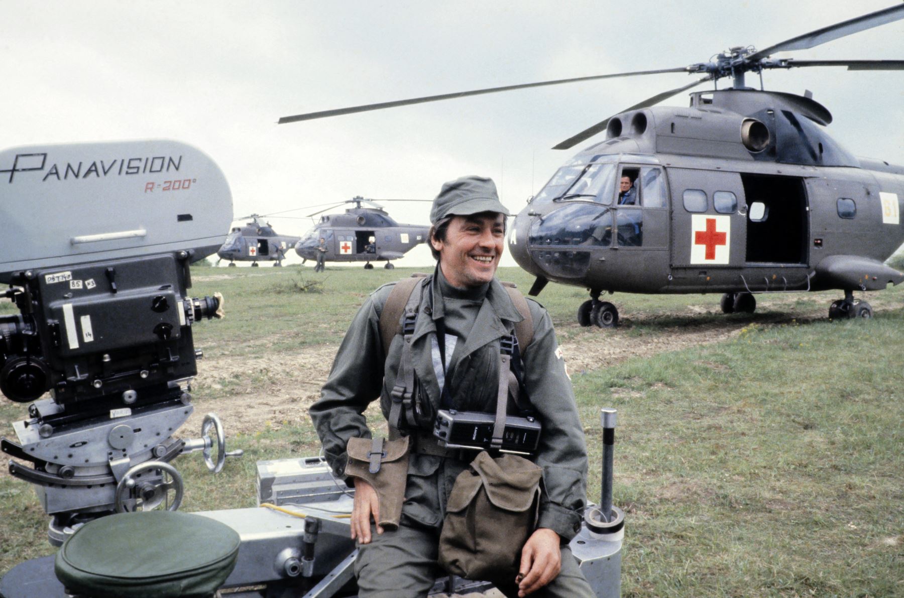 Una foto tomada el 26 de mayo de 1979 muestra al actor francés Alain Delon durante el rodaje de "Le toubib" dirigida por Pierre Granier Deferre, en Sissonne, en el centro de Francia. AFP