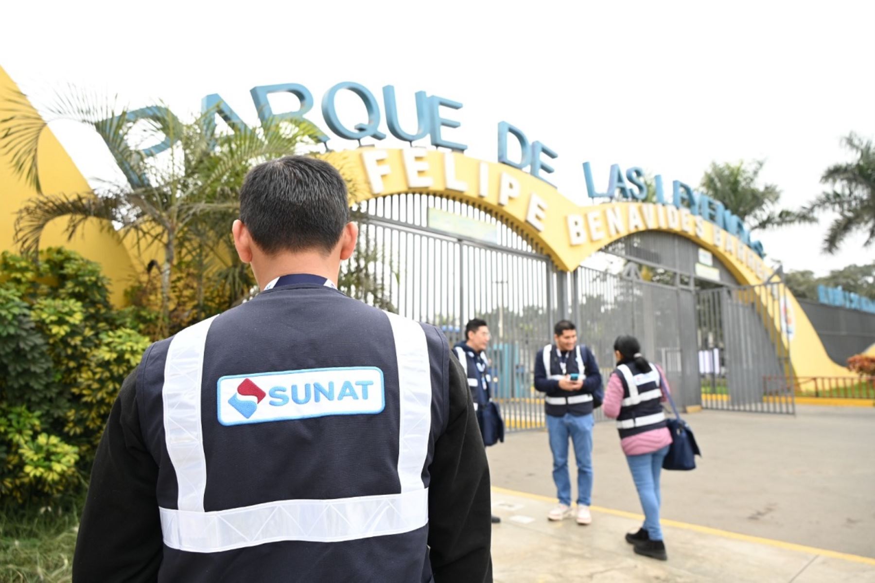 Sunat realizó control de ingresos por ventas en los comercios instalados en el Parque de Las Leyendas. Foto: Cortesía.