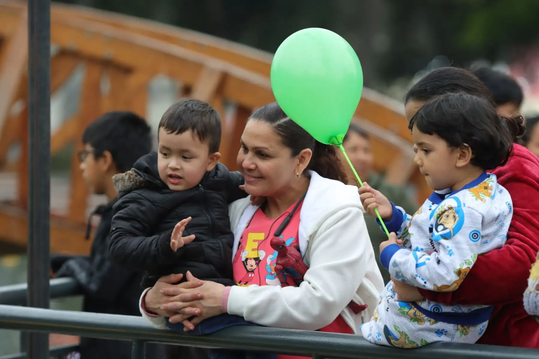 Cientos de familias limeñas celebran  el Día del Niño visitando diversos espacios públicos , entre ellas  el Parque de la Exposición.
Foto: ANDINA / Lino Chipana.