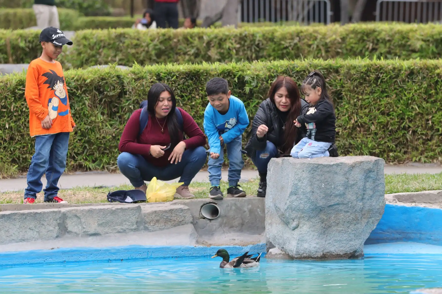 Cientos de familias limeñas celebran  el Día del Niño visitando diversos espacios públicos , entre ellas  el Parque de la Exposición.
Foto: ANDINA / Lino Chipana.