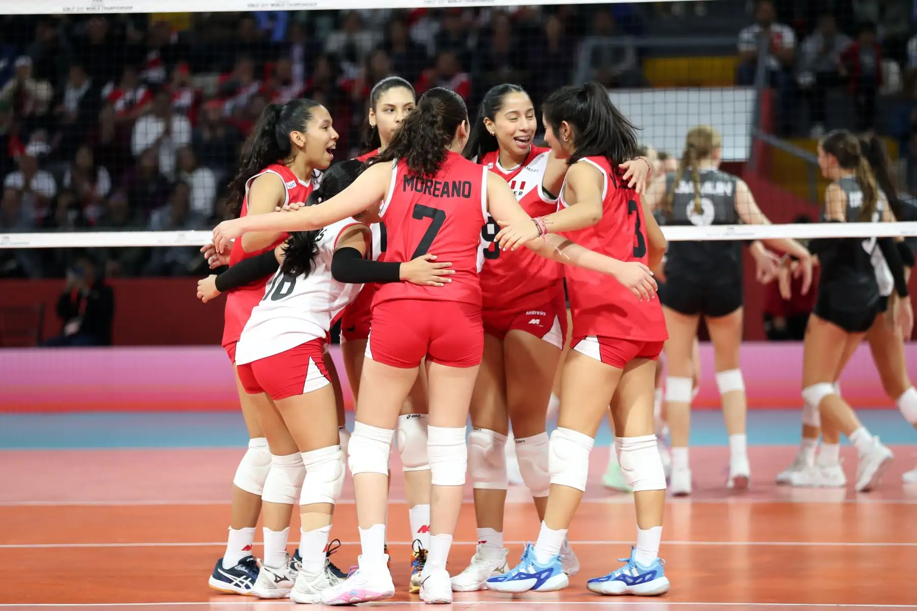 La selección peruana de voleibol se enfrenta a su similar de Canadá, en la segunda fecha del Mundial Sub 17 de vóley 2024 que se realiza en el Coliseo Eduardo Dibós.
Foto: ANDINA / Lino Chipana.