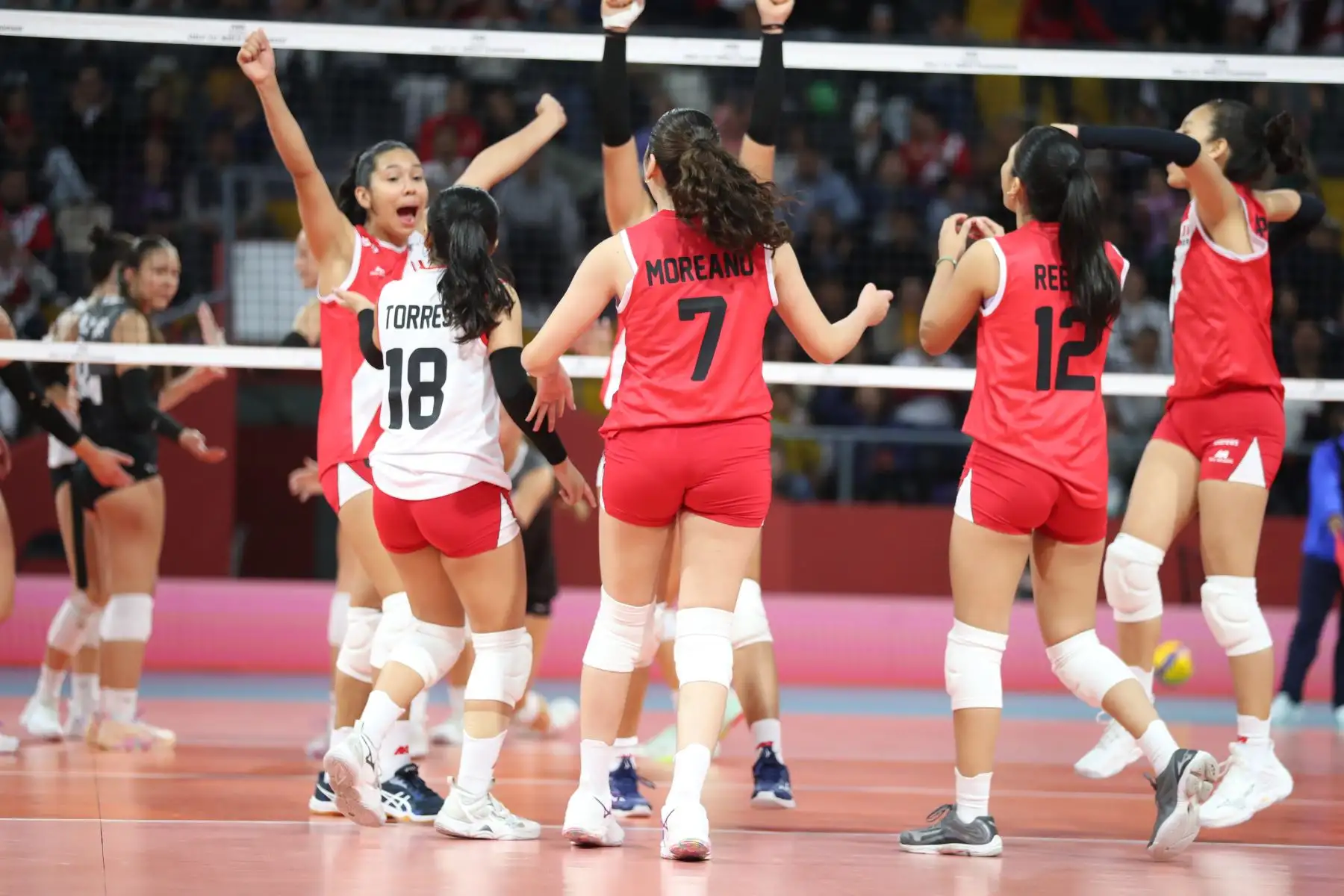 La selección peruana de voleibol se enfrenta a su similar de Canadá, en la segunda fecha del Mundial Sub 17 de vóley 2024 que se realiza en el Coliseo Eduardo Dibós.
Foto: ANDINA / Lino Chipana.