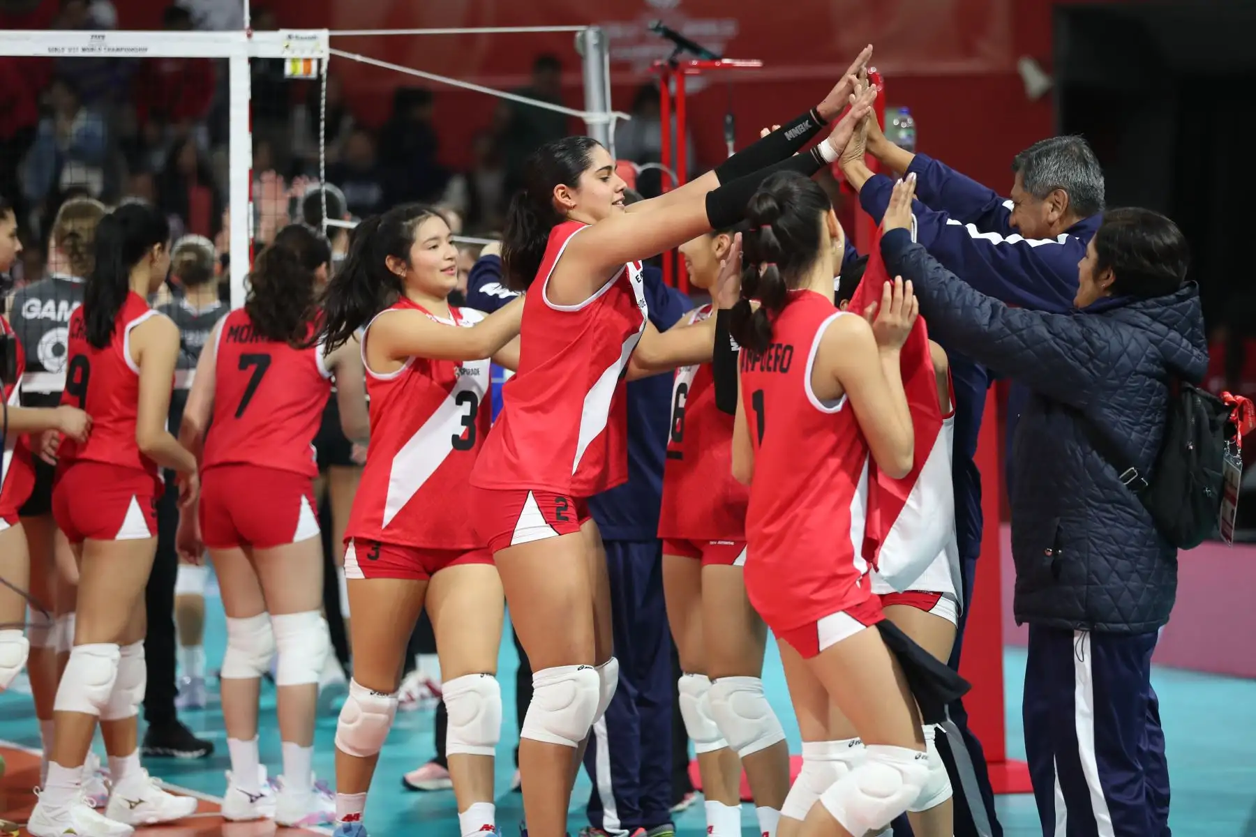 La selección peruana de voleibol se enfrenta a su similar de Canadá, en la segunda fecha del Mundial Sub 17 de vóley 2024 que se realiza en el Coliseo Eduardo Dibós.
Foto: ANDINA / Lino Chipana.