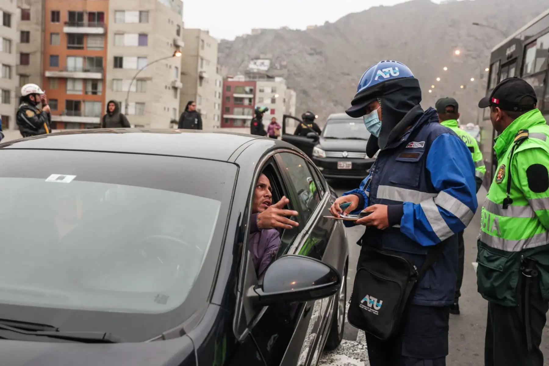 Mega Operativo con el objetivo de identificar a conductores que infrinjan el Reglamento Nacional de Tránsito, así como detectar personas que tengan requisitorias pendientes. Foto: ANDINA/ Connie Calderon