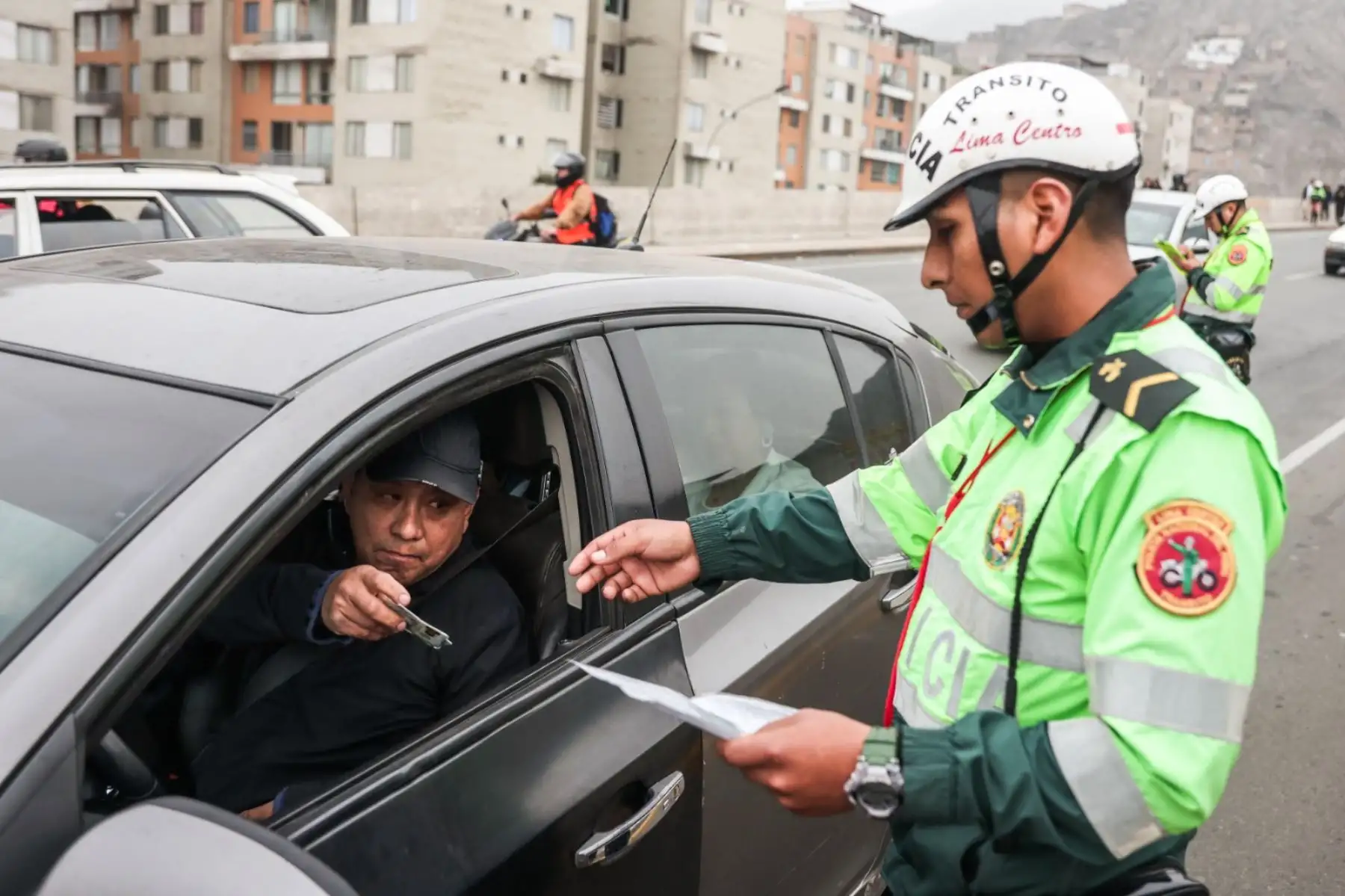 Mega Operativo con el objetivo de identificar a conductores que infrinjan el Reglamento Nacional de Tránsito, así como detectar personas que tengan requisitorias pendientes. Foto: ANDINA/ Connie Calderon