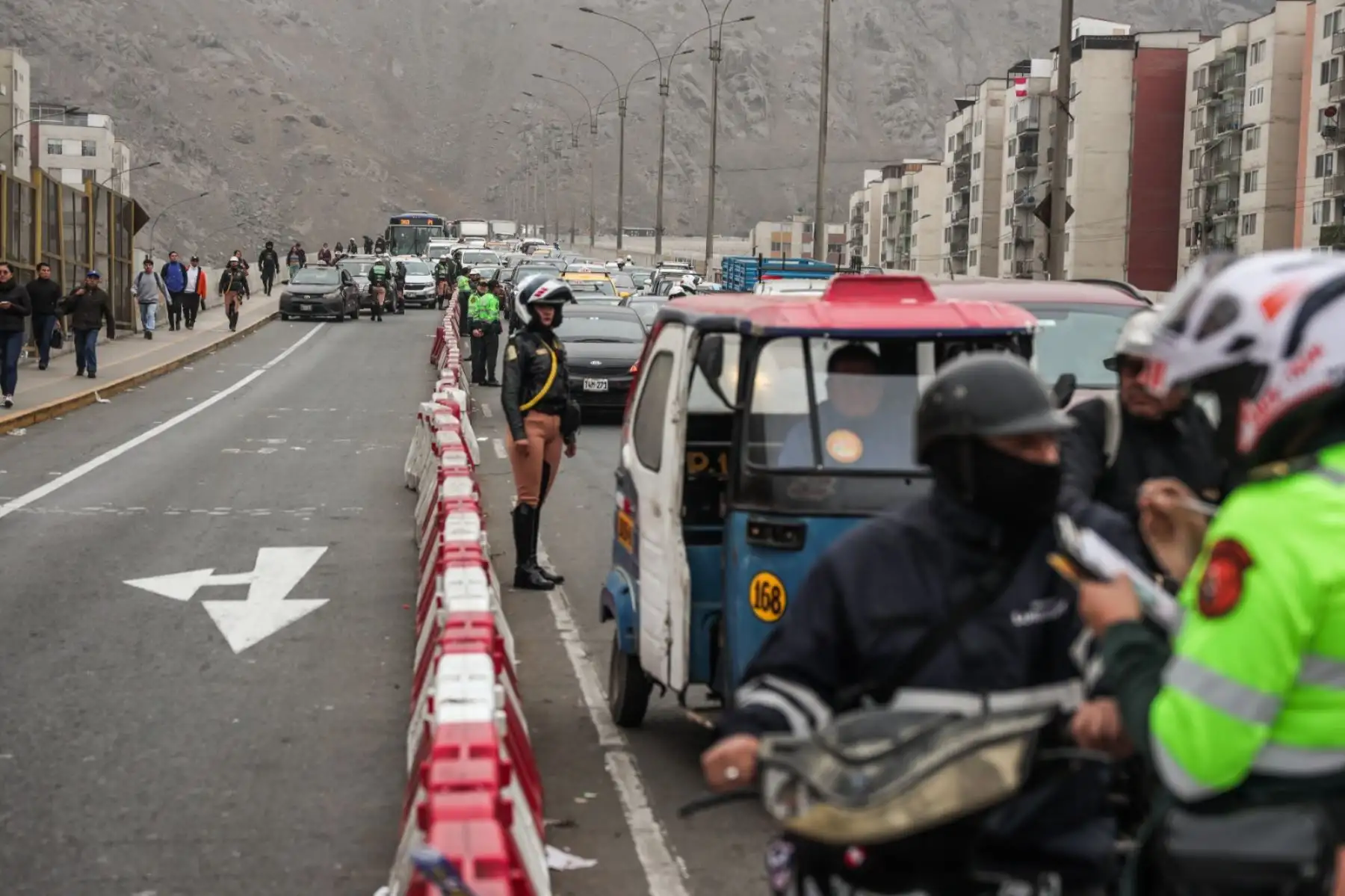 La División de Tránsito y Seguridad Vial de la PNP intensifica la vigilancia para detectar infracciones al Reglamento Nacional de Tránsito y personas con requisitorias. Foto: ANDINA/ Connie Calderon