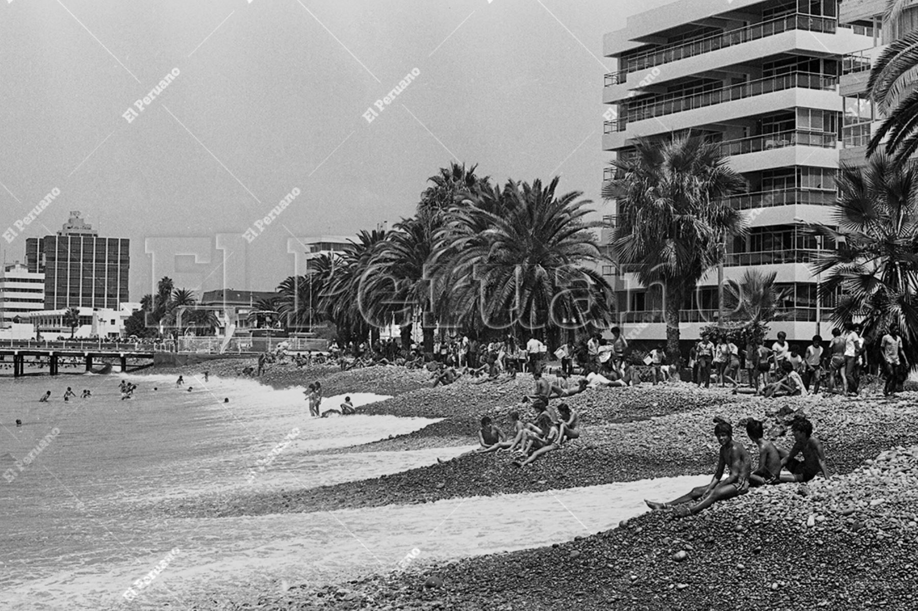 Lima - 31 enero 1983 / Playa Cantolao en el balneario de La Punta. Foto: Archivo Histórico de El Peruano / Norman Córdova