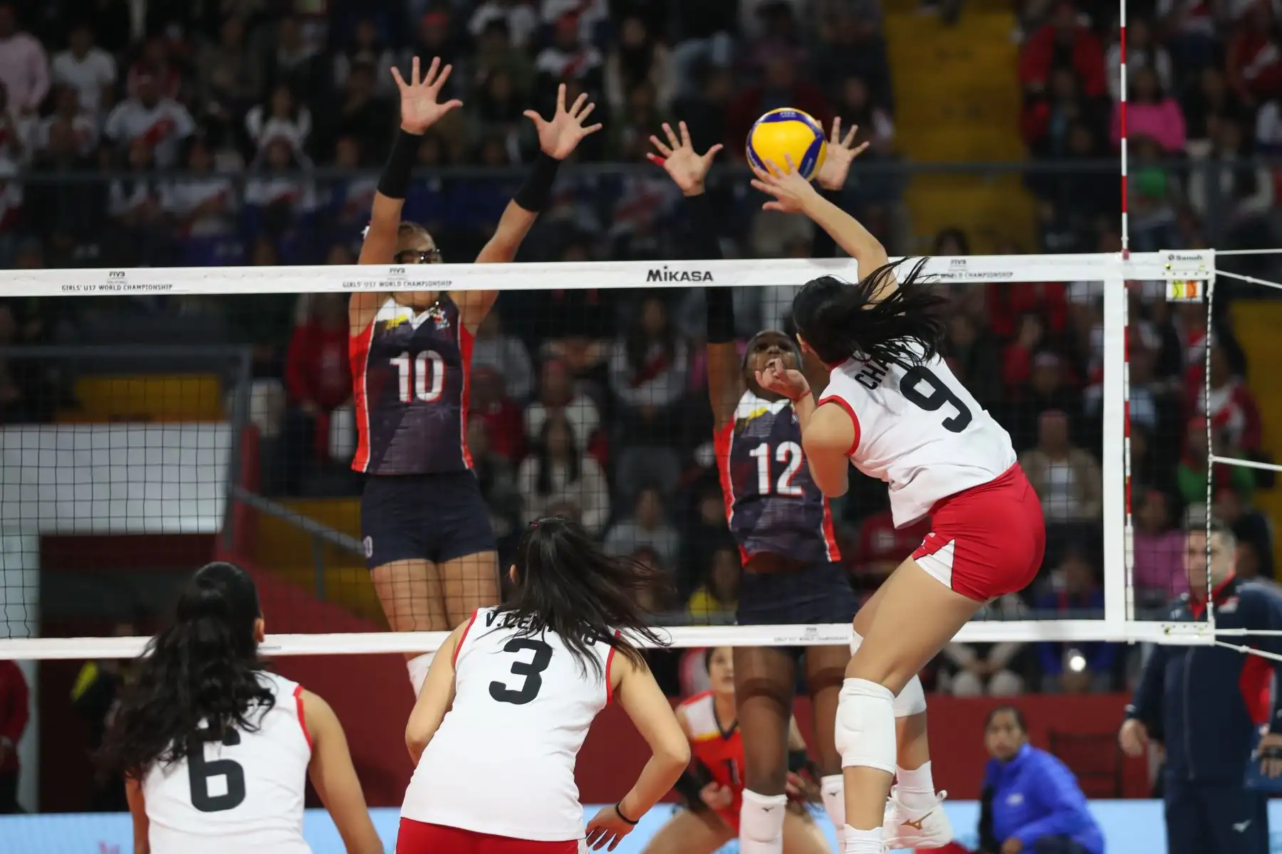 Selección Peruana de Voleibol se enfrenta a República Dominicana. Mundial Sub 17.
Coliseo Eduardo Dibós.
Foto: ANDINA / Lino Chipana.