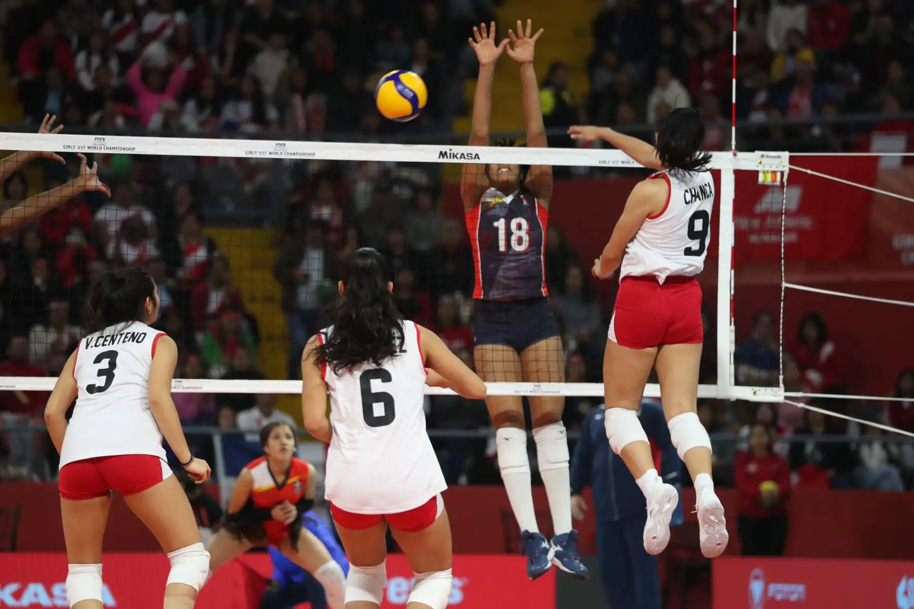 Selección Peruana de Voleibol se enfrenta a República Dominicana. Mundial Sub 17.
Coliseo Eduardo Dibós.
Foto: ANDINA / Lino Chipana.