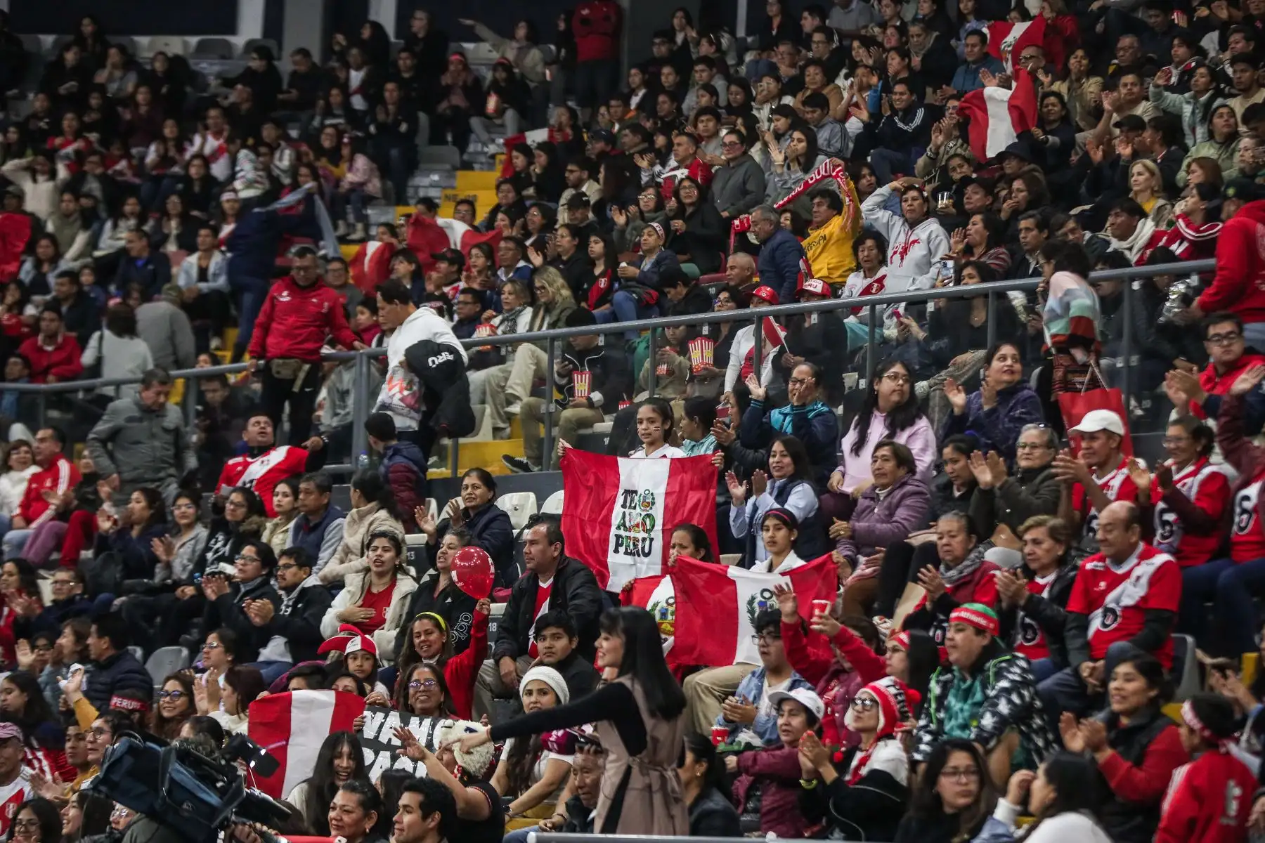 La selección peruana de voleibol se enfrenta a su similar de Argentina, en los octavos de final  del Mundial Sub 17 de vóley 2024 que se realiza en el Coliseo Eduardo Dibós.
Foto: ANDINA / Connie Calderon