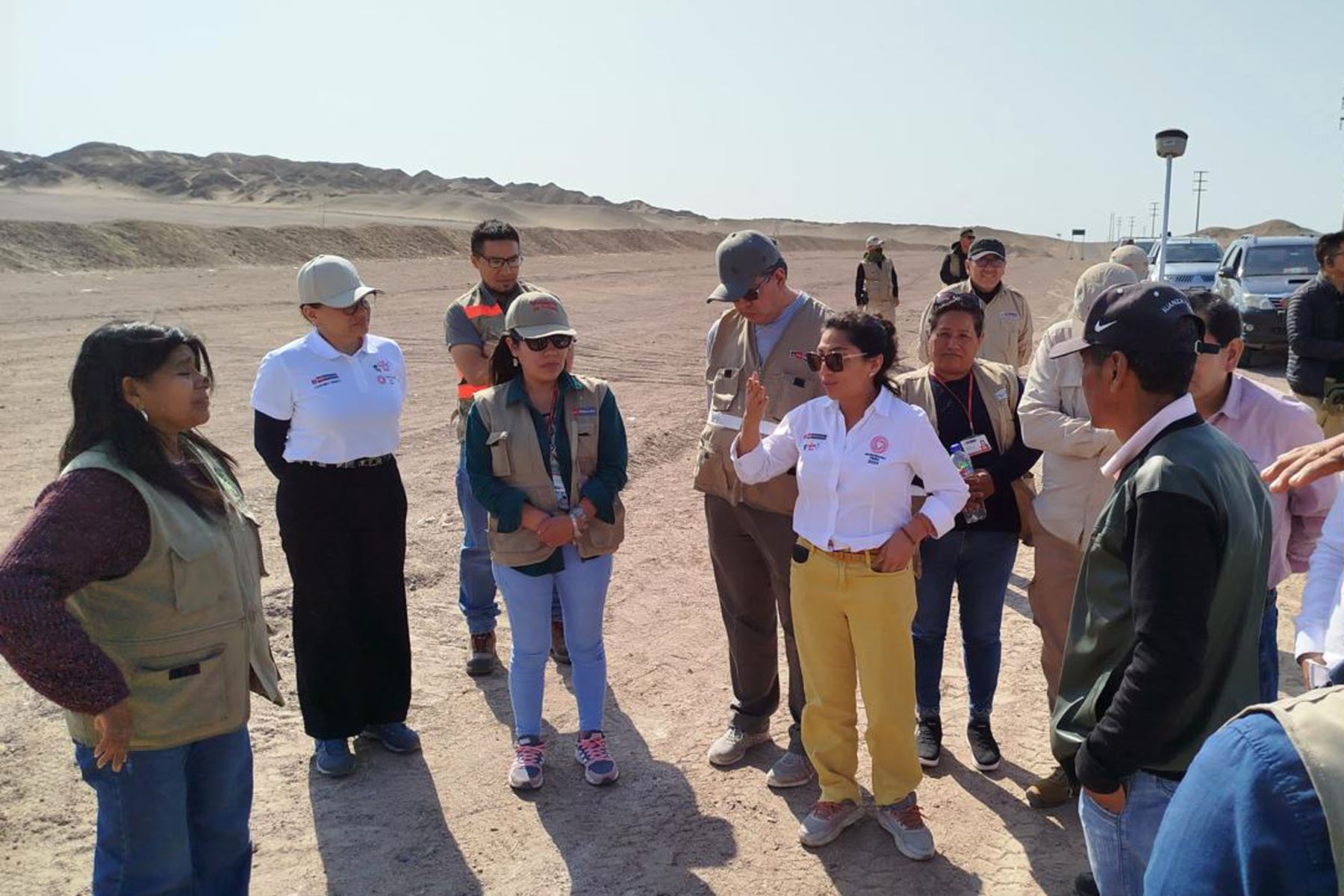 La ministra de Cultura, Leslie Urteaga, visitó los sitios arqueológicos de la zona de Callango, en el distrito de Ocucaje, región Ica. Foto: ANDINA/Mincul