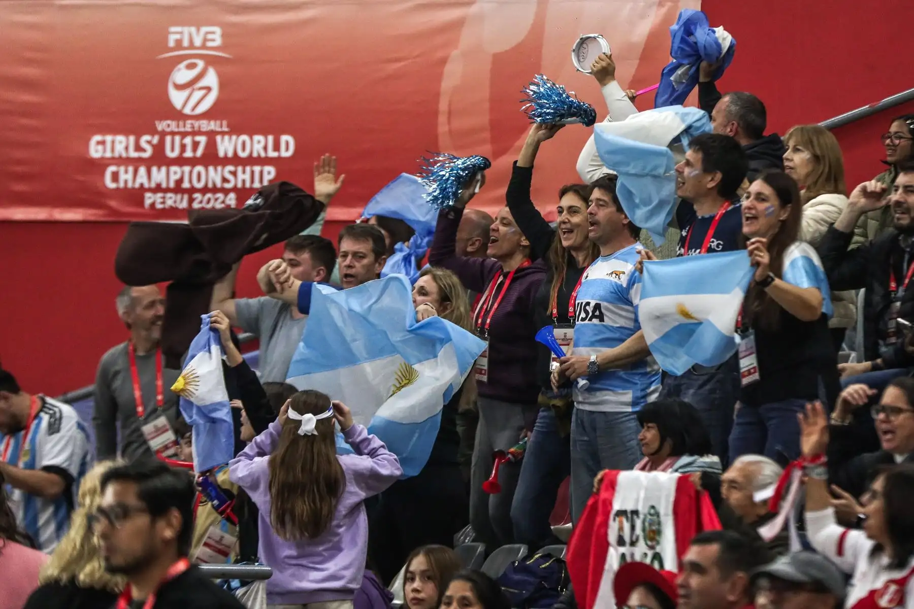La selección peruana de voleibol se enfrenta a su similar de Argentina, en los octavos de final  del Mundial Sub 17 de vóley 2024 que se realiza en el Coliseo Eduardo Dibós.
Foto: ANDINA / Connie Calderon