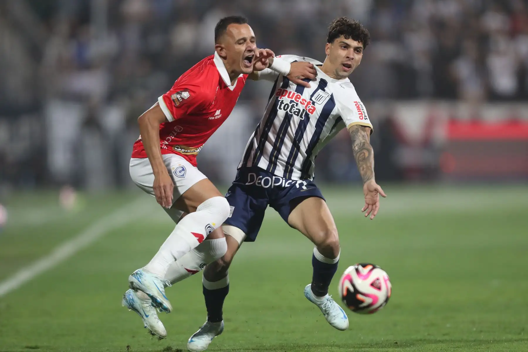 Cienciano y Alianza Lima se enfrentan por la octava fecha del Torneo Clausura Liga 1 2024 en el Estadio Alejandro Villanueva. En la imagen, el jugador de Alianza Lima, Franco Zanelato.
Foto: ANDINA / Lino Chipana.