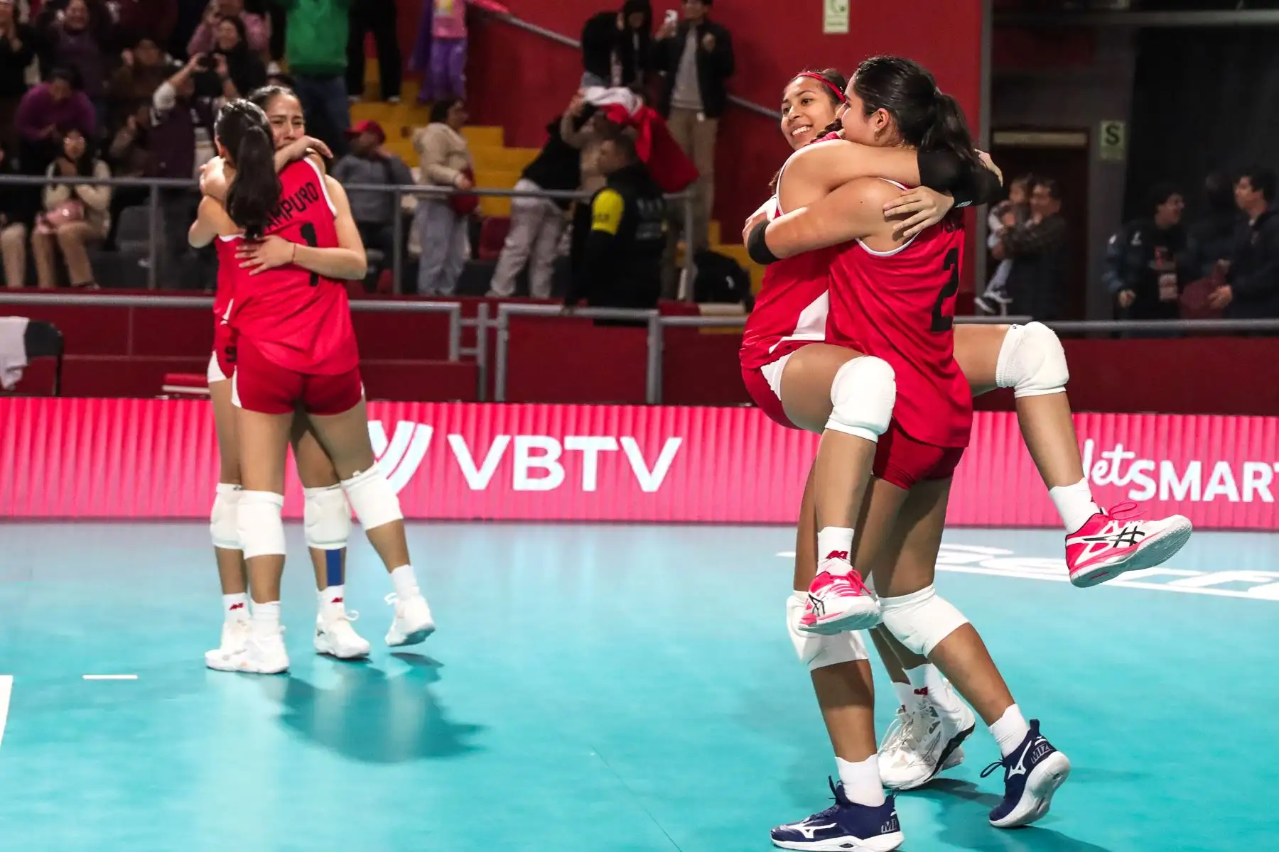 Tras un reñido partido, la selección peruana de vóley sub 17 se impone ante Argentina y consigue su pase a cuartos de final. 
Foto: ANDINA/ Connie Calderon