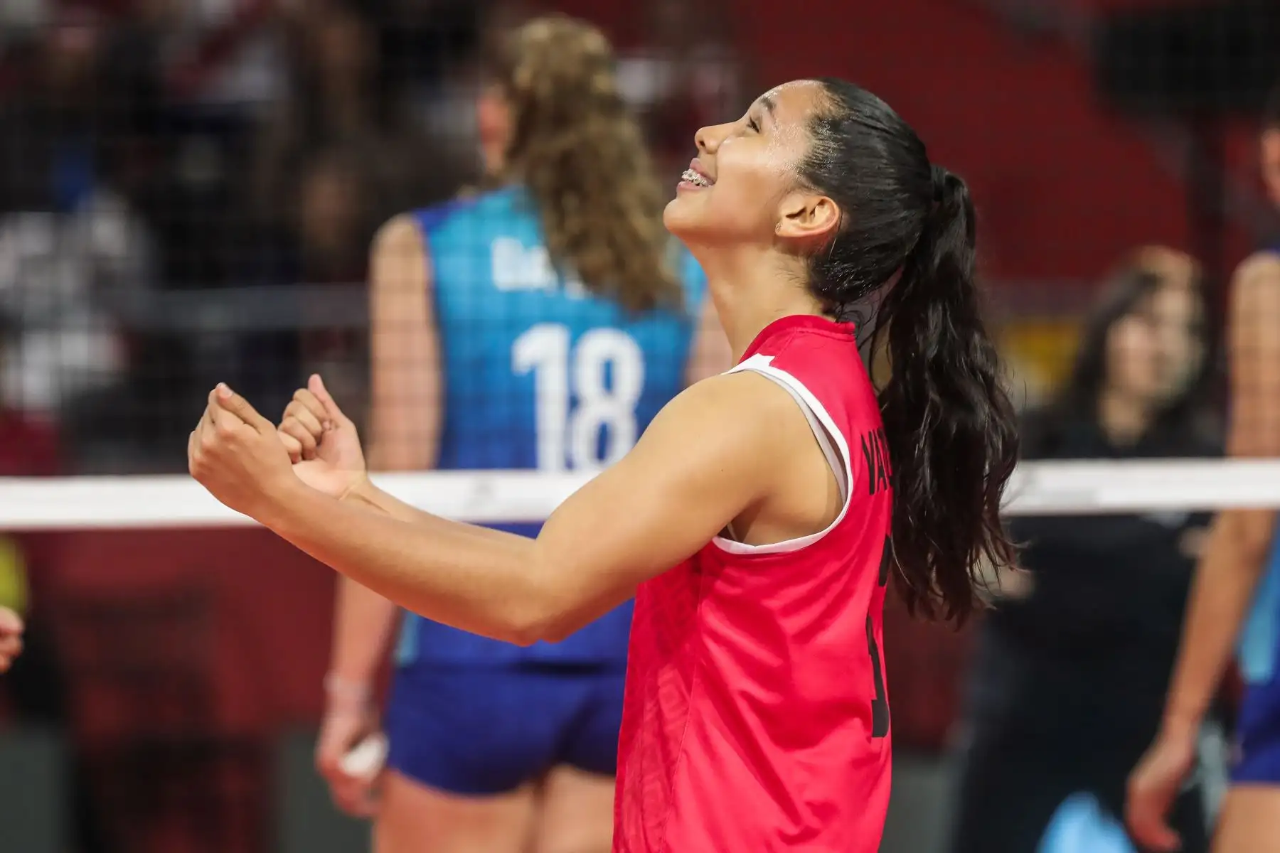 Tras un reñido partido, la selección peruana de vóley sub 17 se impone ante Argentina y consigue su pase a cuartos de final. 
Foto: ANDINA/ Connie Calderon