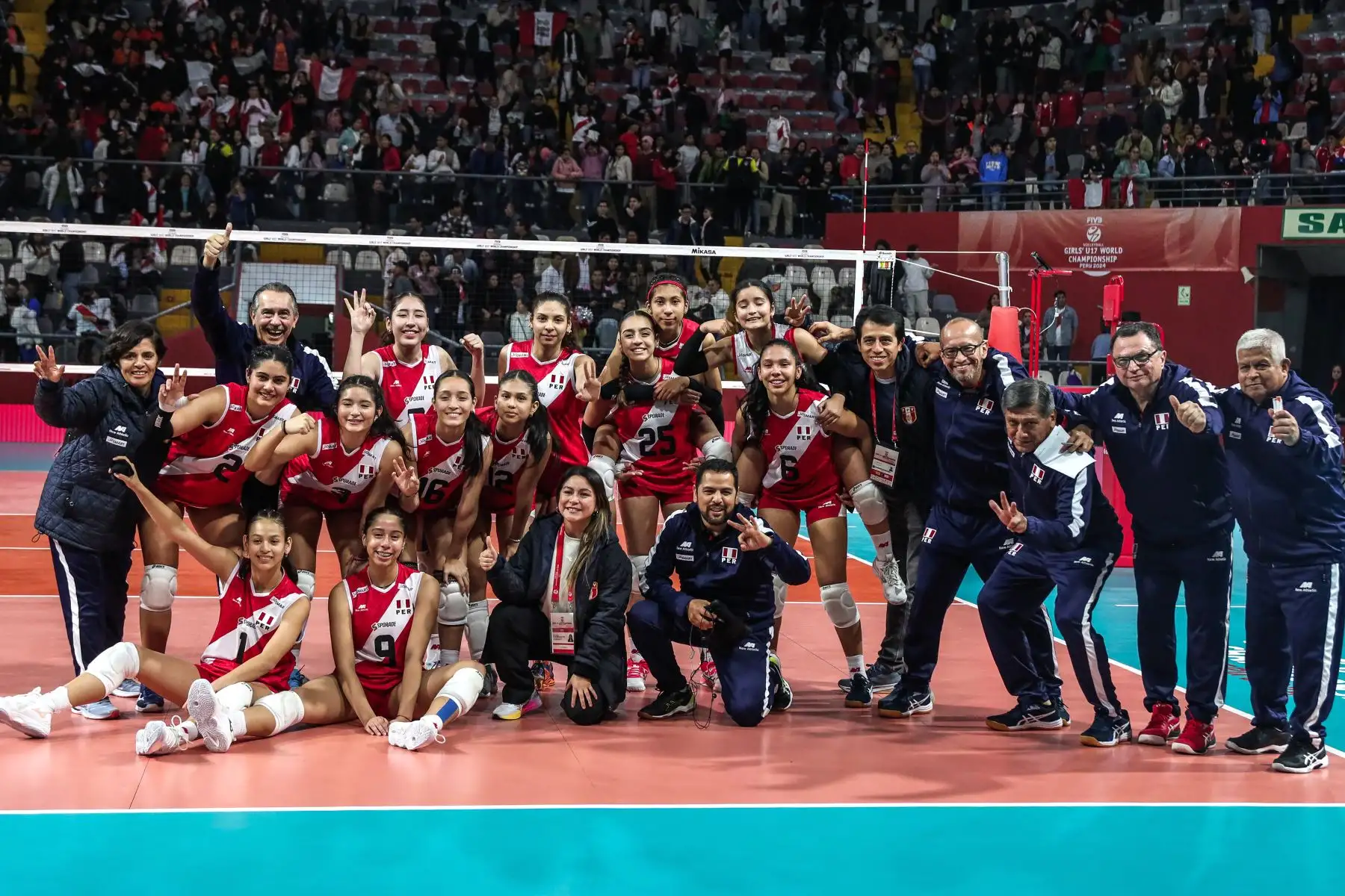 Tras un reñido partido, la selección peruana de vóley sub 17 se impone ante Argentina y consigue su pase a cuartos de final. 
Foto: ANDINA/ Connie Calderon