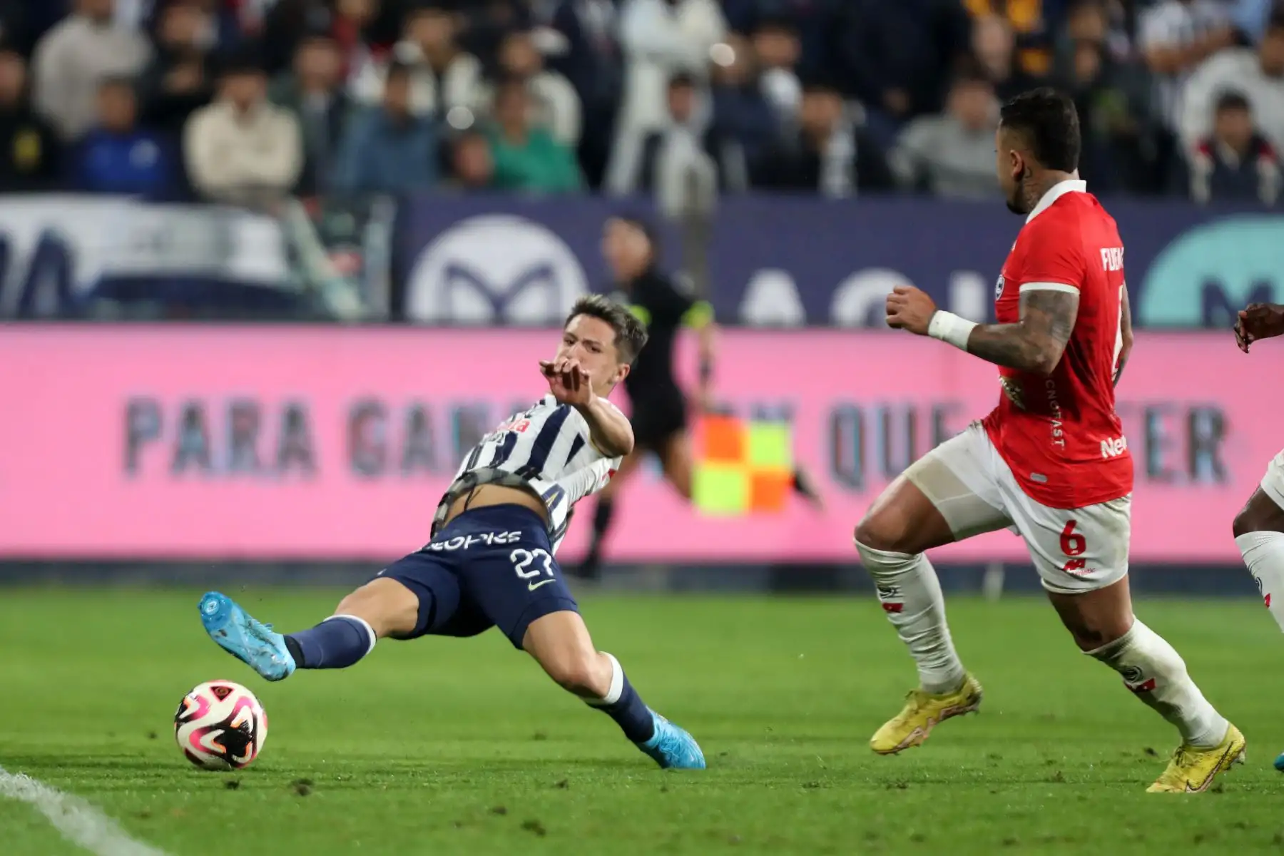 Cienciano y Alianza Lima se enfrentan por la octava fecha del Torneo Clausura Liga 1 2024 en el Estadio Alejandro Villanueva. En la imagen, el jugador de Alianza Lima, Catriel Cabellos.
Foto: ANDINA / Lino Chipana.