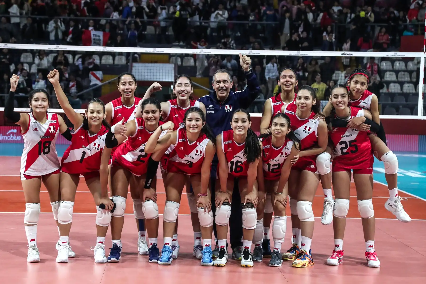 La selección peruana de vóley sub 17 se enfrenta a la selección argentina en por su pase a los cuartos de final en Mundial de Vóley sub 17 2024. 
Foto: ANDINA/ Connie Calderon