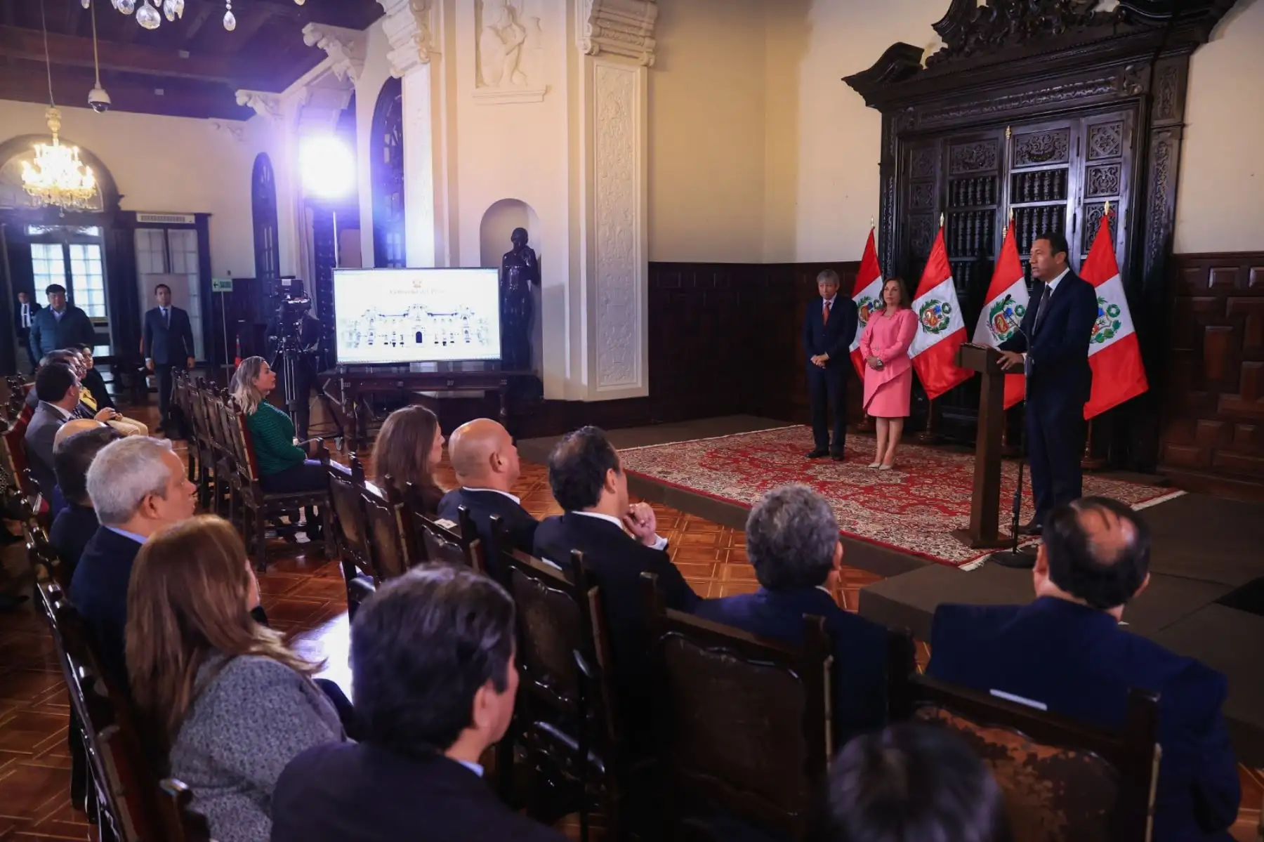 La Presidenta de la República, Dina Boluarte, lidera la firma del convenio de cooperación interinstitucional para el desarrollo de proyecto de la presa Chonta, en Cajamarca. Foto: ANDINA/Prensa Presidencia