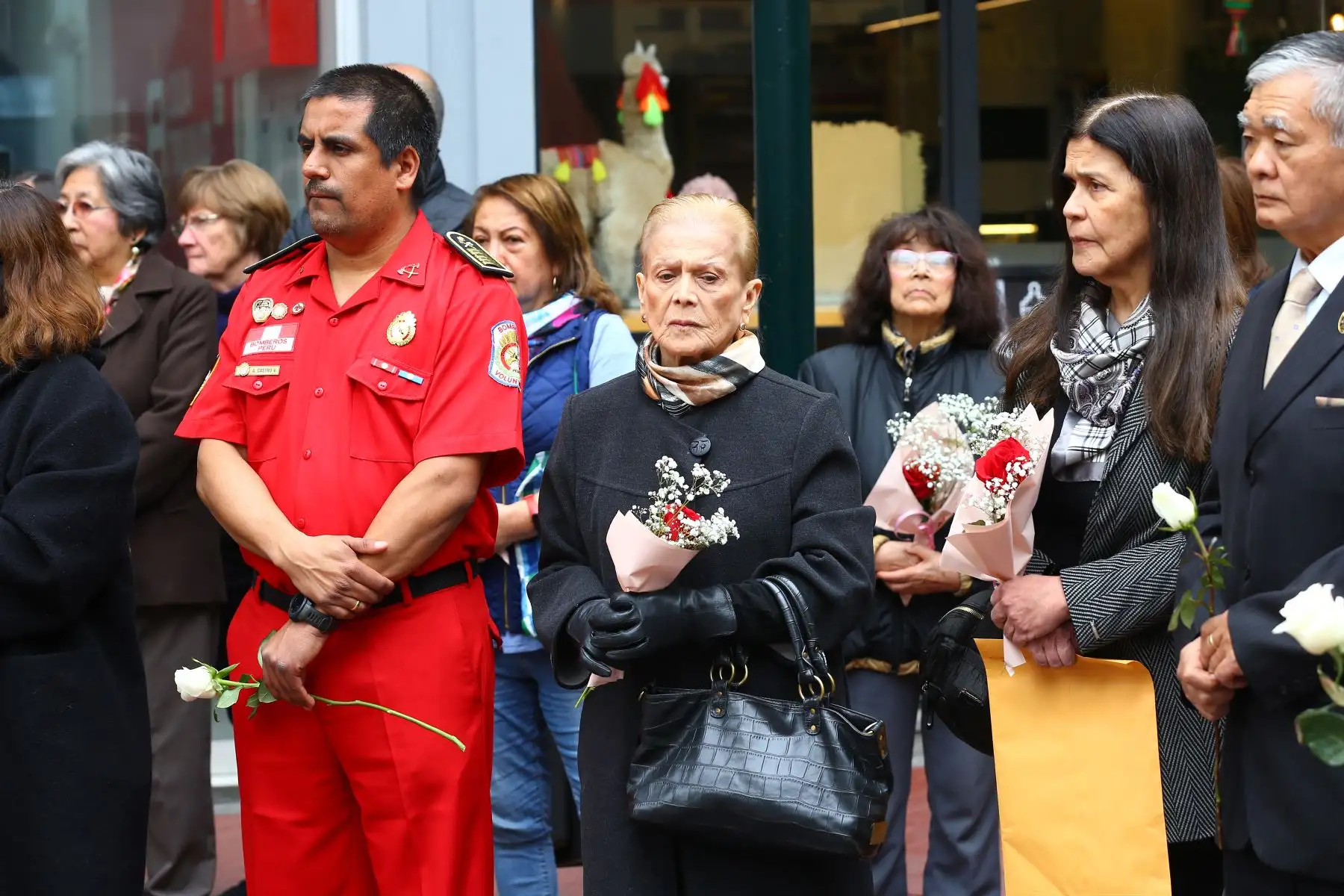 La municipalidad de Miraflores organizó evento recordatorio por el Día Internacional de Conmemoración y Homenaje a las Víctimas del Terrorismo, en el que se develó una placa que, a pedido de los familiares, recuerda con nombre propio a las víctimas fallecidas en el atentado terrorista ocurrido en la calle Tarata de Miraflores, el 16 de julio de 1992.
Foto: ANDINA/Eddy Ramos