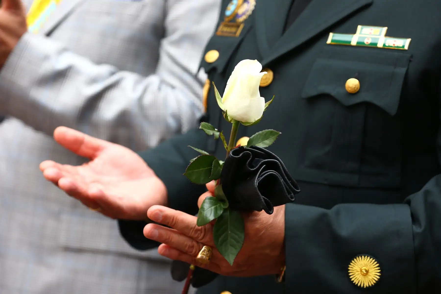La municipalidad de Miraflores organizó evento recordatorio por el Día Internacional de Conmemoración y Homenaje a las Víctimas del Terrorismo, en el que se develó una placa que, a pedido de los familiares, recuerda con nombre propio a las víctimas fallecidas en el atentado terrorista ocurrido en la calle Tarata de Miraflores, el 16 de julio de 1992.
Foto: ANDINA/Eddy Ramos