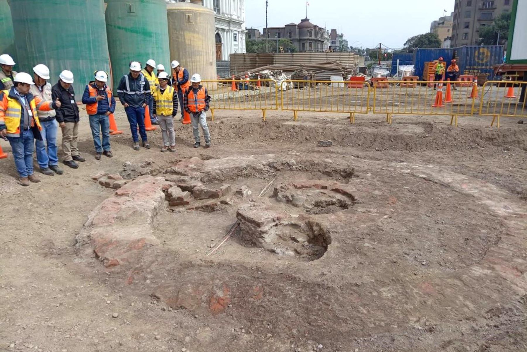 Línea 2 del Metro: Mincul supervisa hallazgo del siglo XIX en obras de estación central