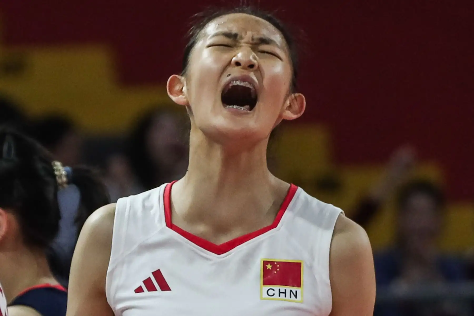 Huang  Yuexin de la selección China de vóley sub-17 celebra la victoria frente a México en el partido por cuartos de final del Mundial de Vóley Sub-17 en el Coliseo Eduardo Dibós. Foto: ANDINA/ Connie Calderon