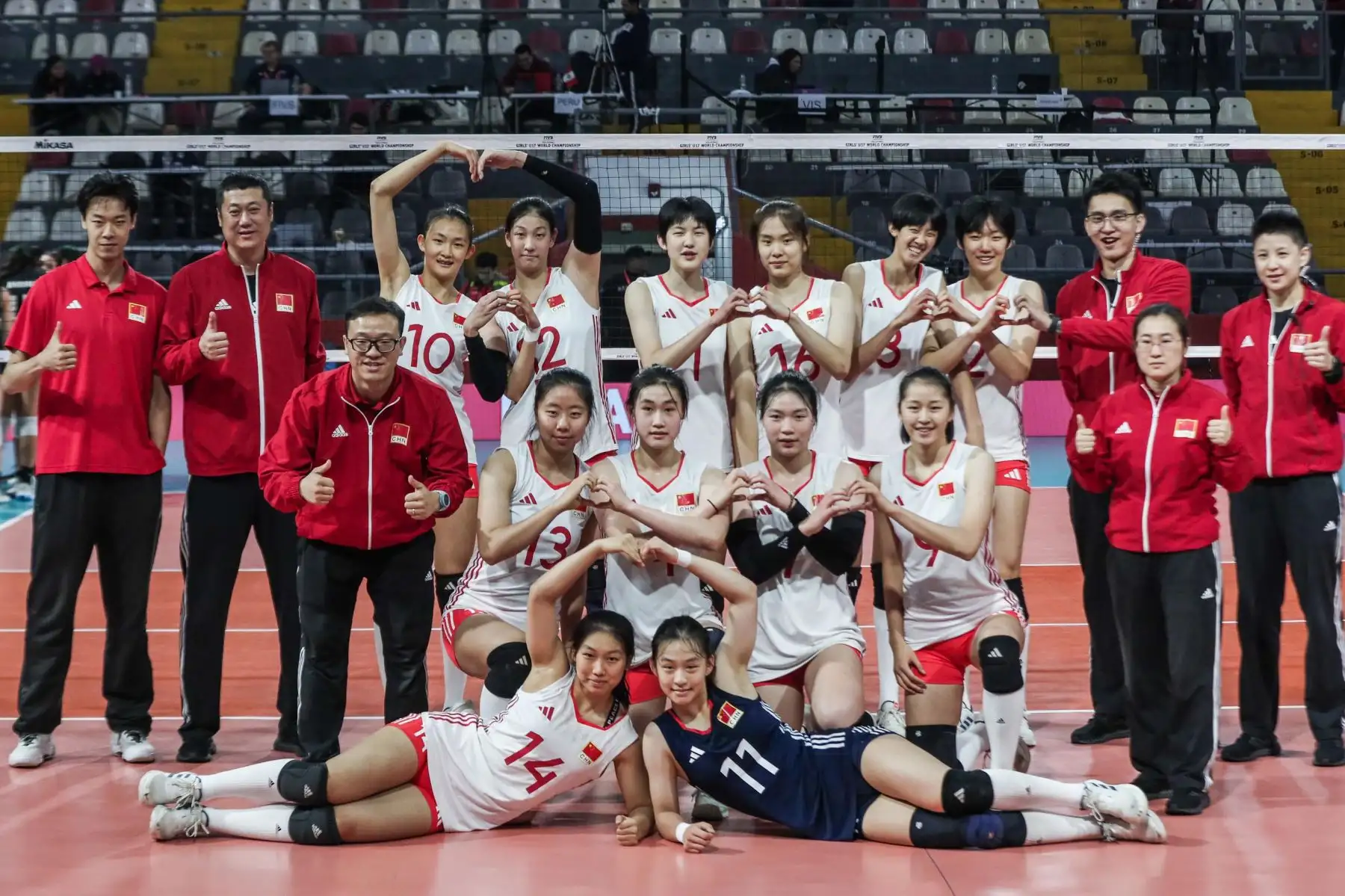 La selección China de vóleibol sub-17 se impone ante su similar de México por 3 sets a 0, y consigue su pase a la semifinal, en el Coliseo Eduardo Dibós. Foto: ANDINA/Connie Calderon