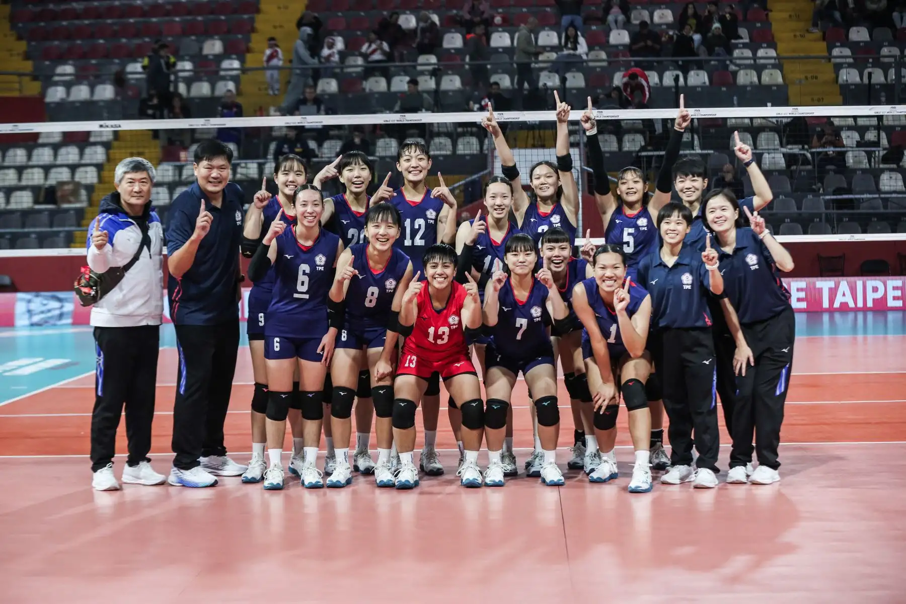 Mundial de Vóley Sub-17: Brasil vs. China Taipei
La selección de vóleibol de China Taipei venció a Brasil por 3-1 en los cuartos de final del Mundial de Vóley Sub-17 en el Coliseo Dibós. Foto: ANDINA/ Connie Calderon