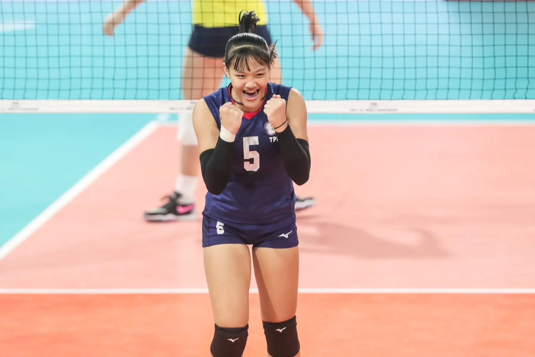 Chen Yi de Taipei celebra un punto durante el partido Brasil vs. China Taipei
 en los cuartos de final del Mundial de Vóley Sub-17 en el Coliseo Dibós. Foto: ANDINA/ Connie Calderon