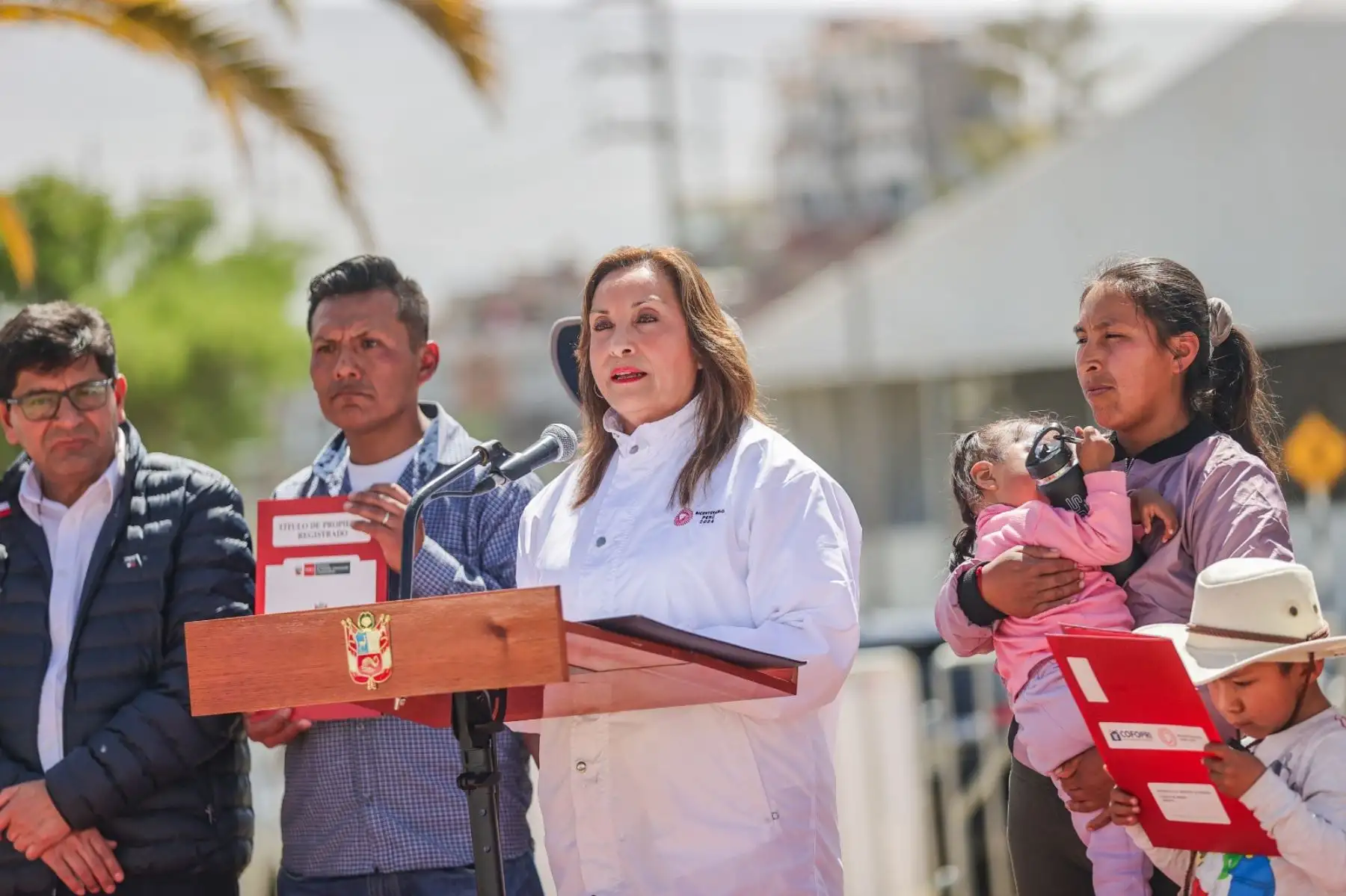 Presidenta Dina Boluarte, entrega 3,029 títulos de propiedad para la Provincia de Arequipa. Foto: ANDINA/ Prensa Presidencia