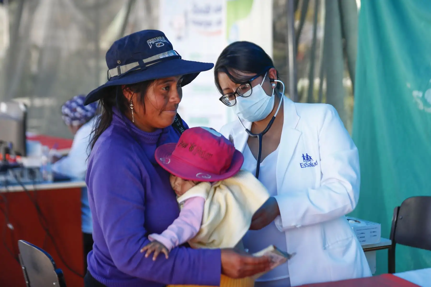 Diversos ministerios e instituciones públicas, a través de sus programas sociales y servicios a la ciudadanía, se hicieron presentes en el distrito de Yura, en Arequipa, como parte de la Campaña Cívica Multisectorial, realizada por encargo de la Presidencia de la República, con el fin de acercar los servicios del Estado a la población más vulnerable del país. Foto: ANDINA/Daniel Bracamonte