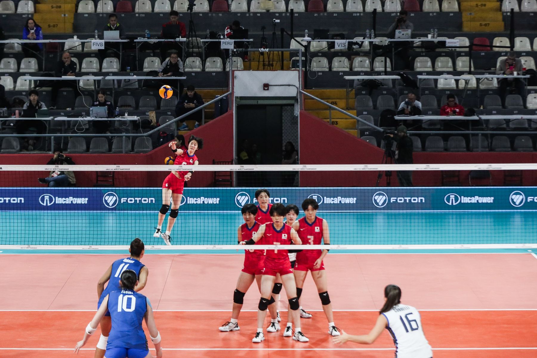 Japón vence a por 3-1 al equipo italiano en el partido por semifinales del Mundial de Vóley sub 17 en el Coliseo Dibós. Foto: ANDINA/ Connie Calderon